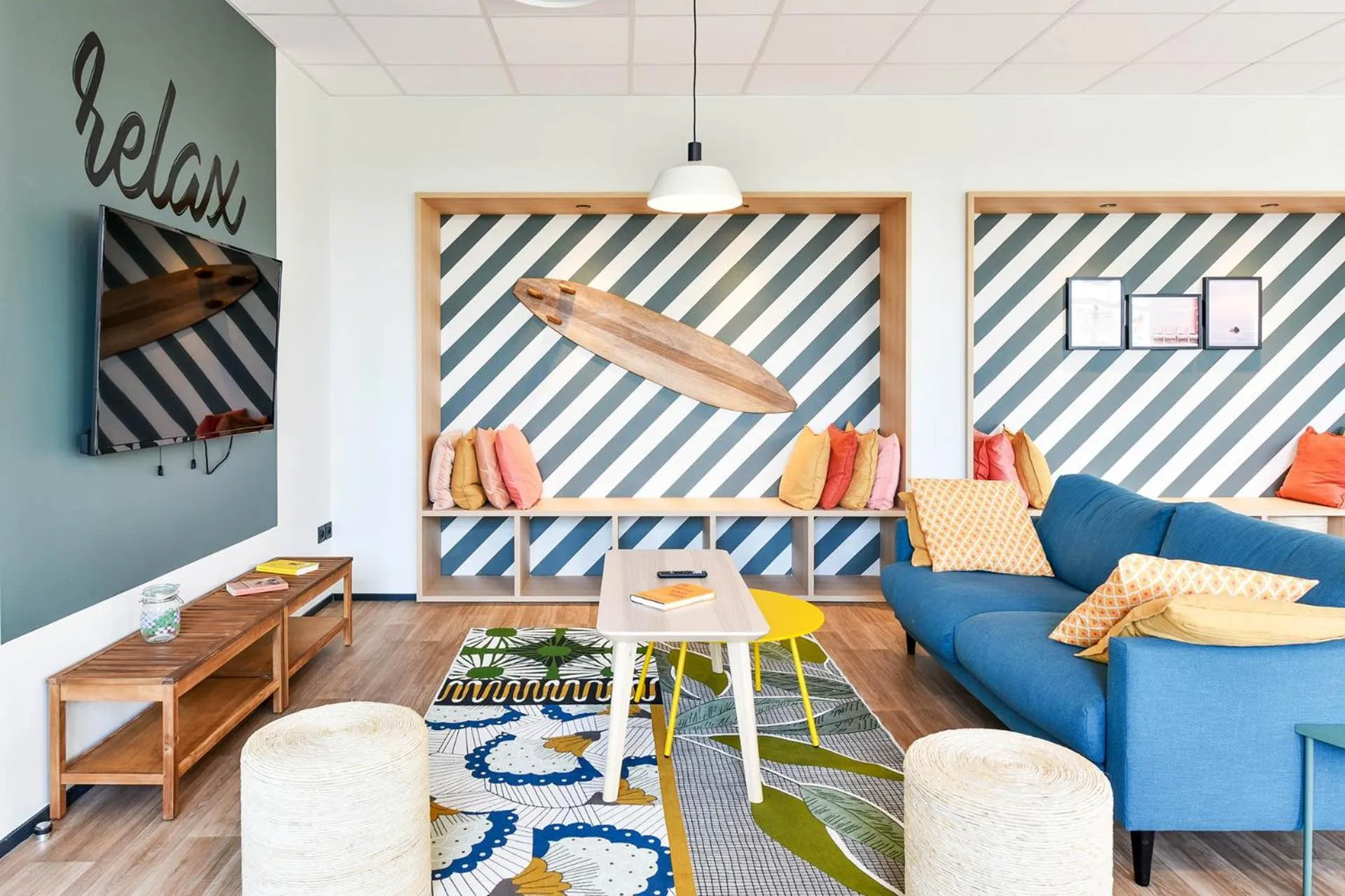 Communal lounge/ TV room in Appart'hôtel Toulouse Zénith