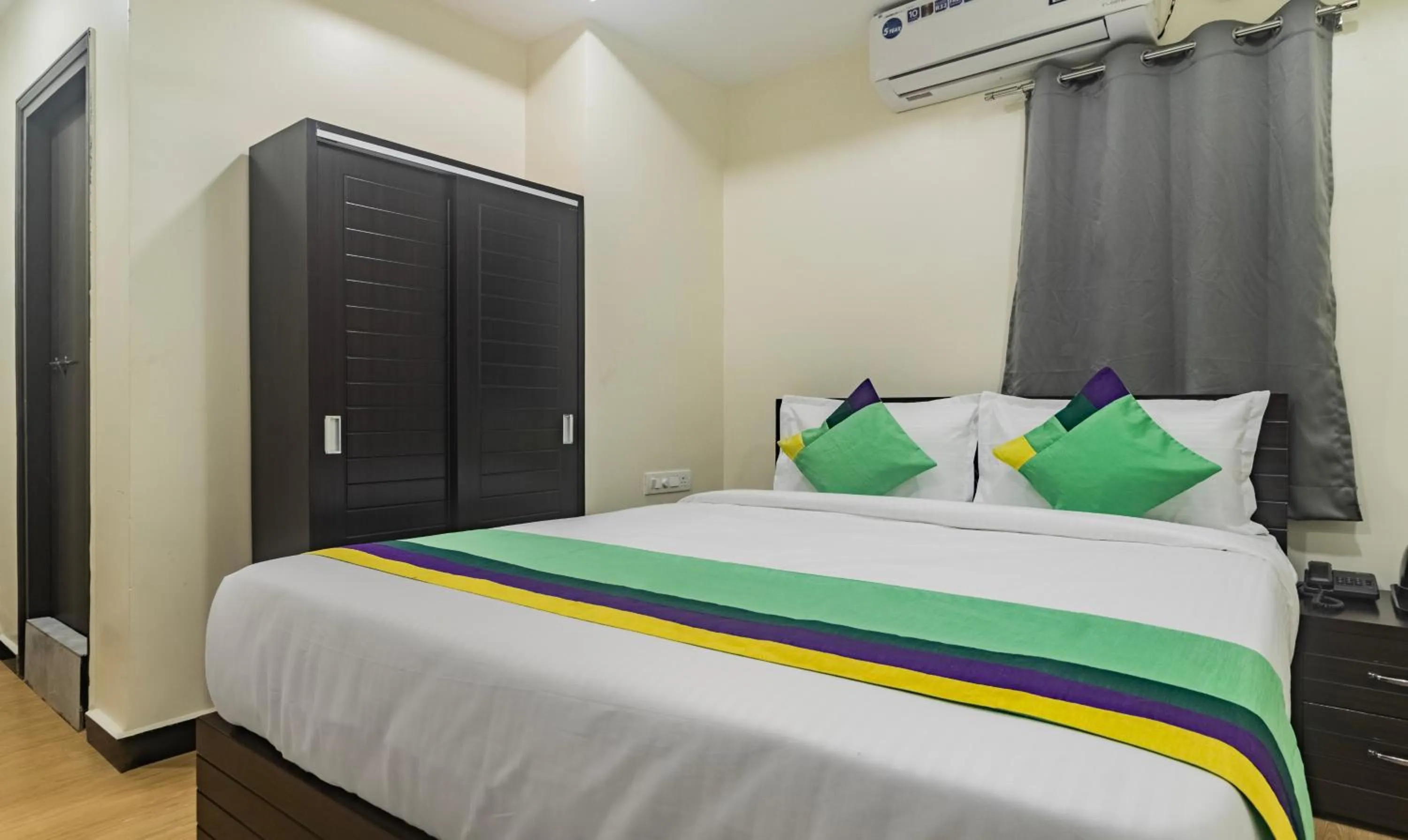 Bed in Treebo Address Inn Jubilee Hills