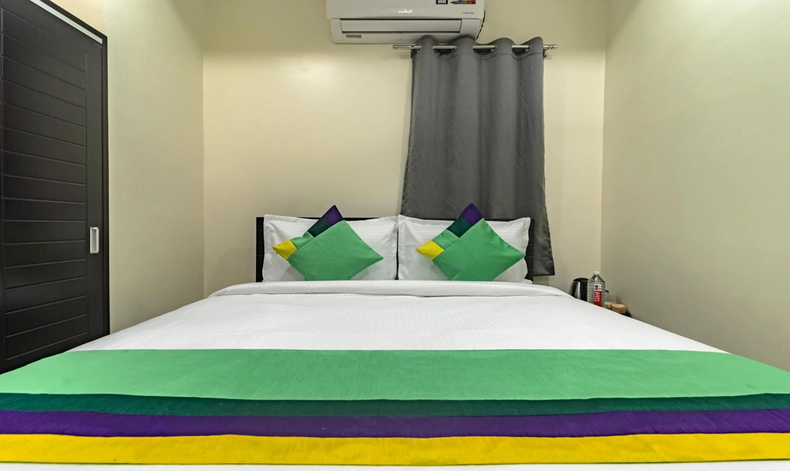 Bed in Treebo Address Inn Jubilee Hills