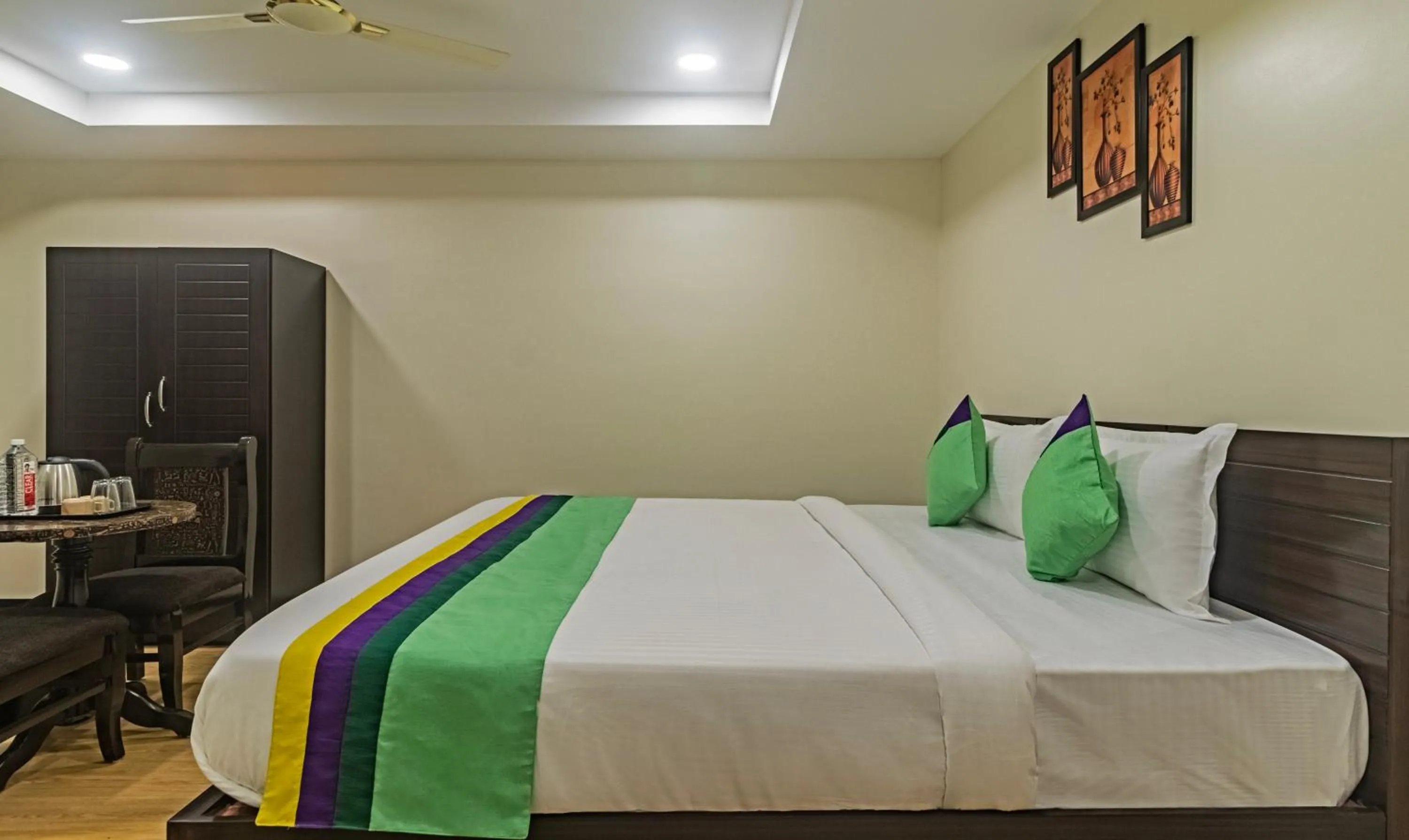 Bed in Treebo Address Inn Jubilee Hills