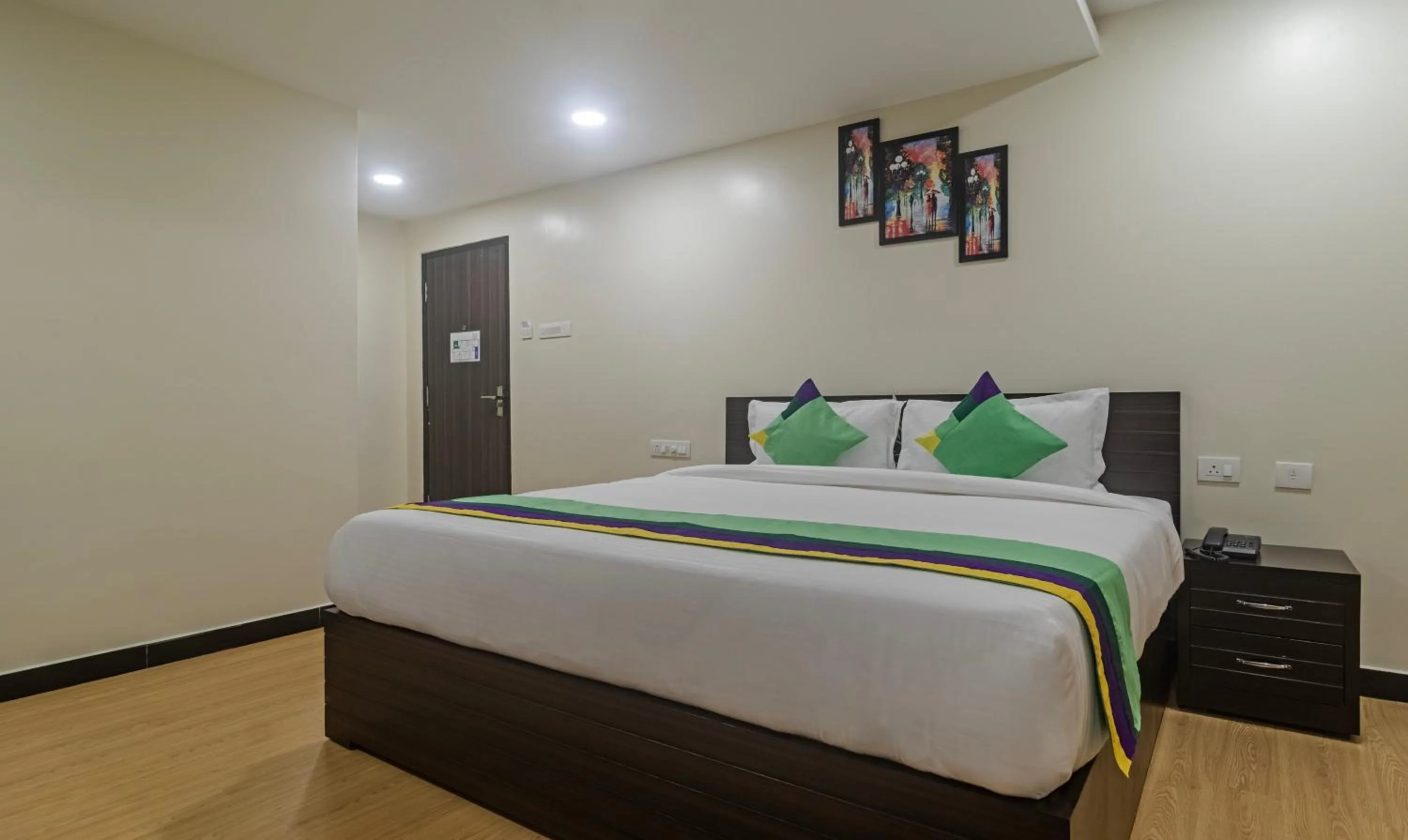 Bed in Treebo Address Inn Jubilee Hills