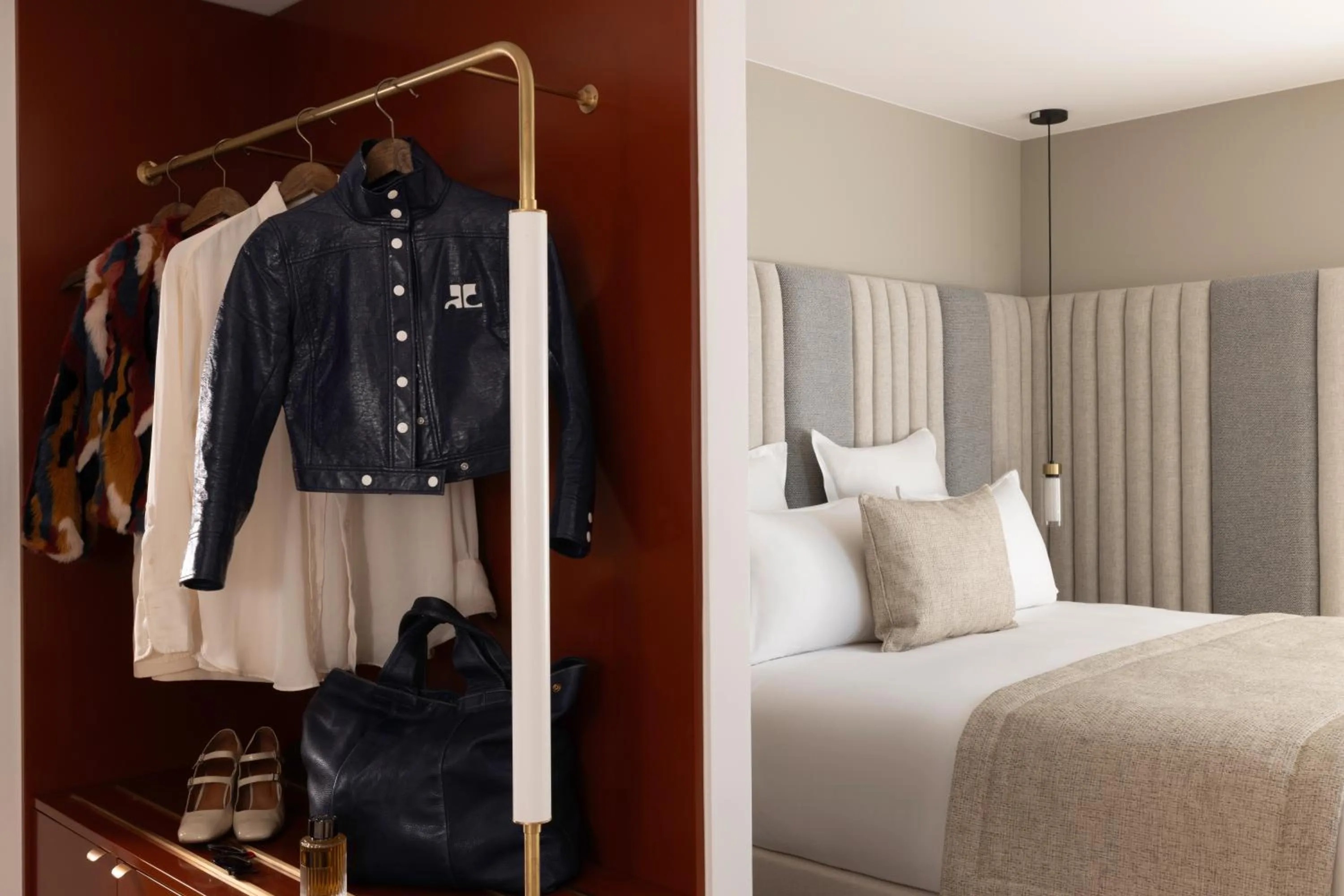 wardrobe, Bed in Hôtel Pilgrim