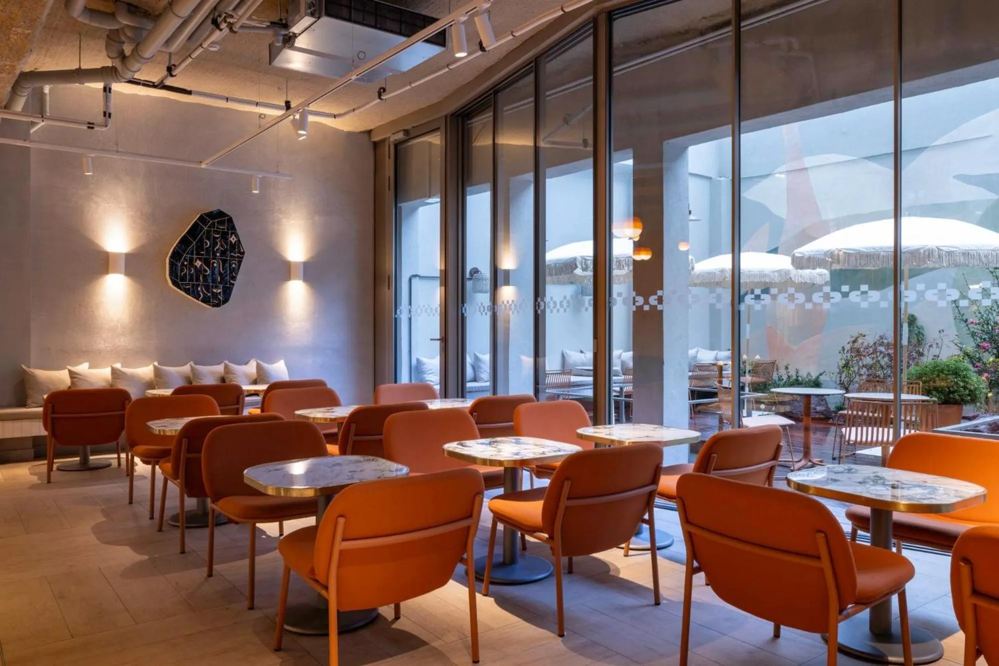 Restaurant/places to eat in Hôtel Pilgrim