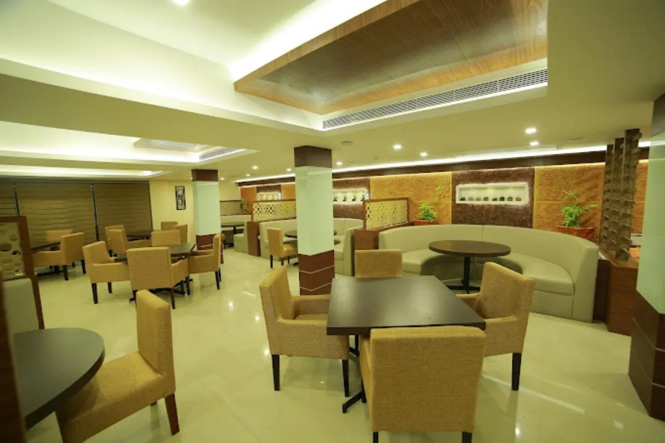 Restaurant/places to eat in Nakshatra Emerald