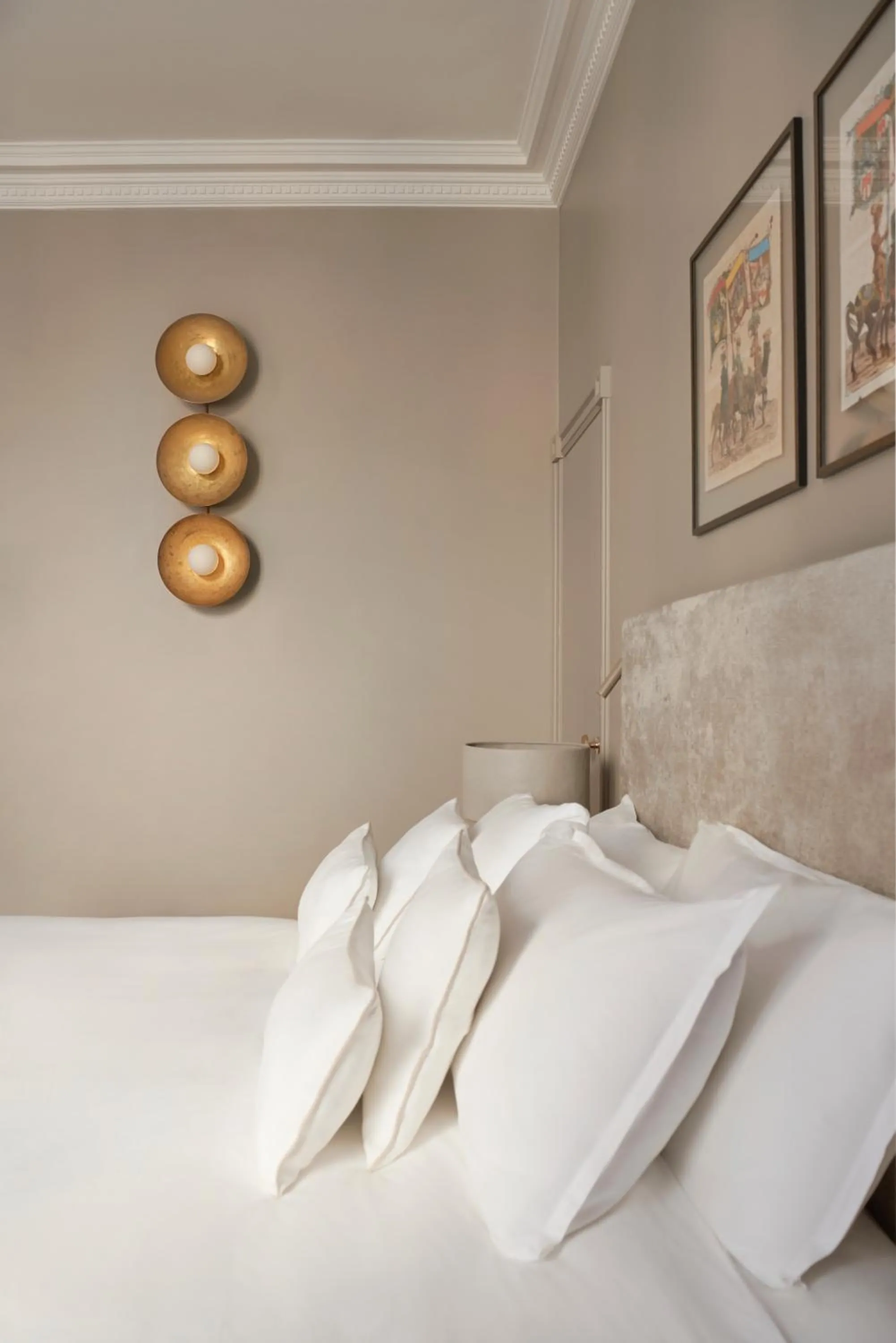 Decorative detail, Bed in Crossing Manzoni