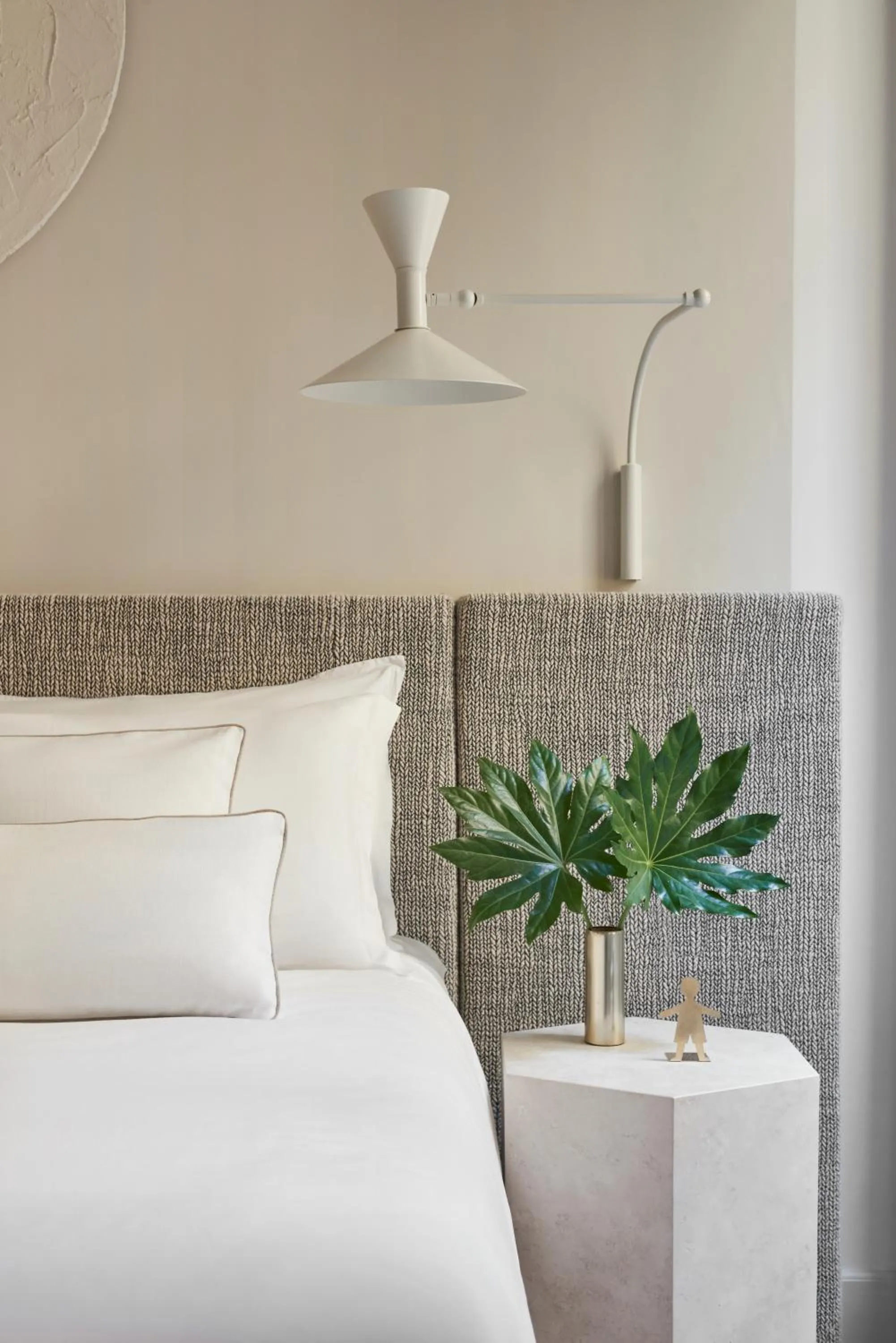 Decorative detail, Bed in Crossing Manzoni