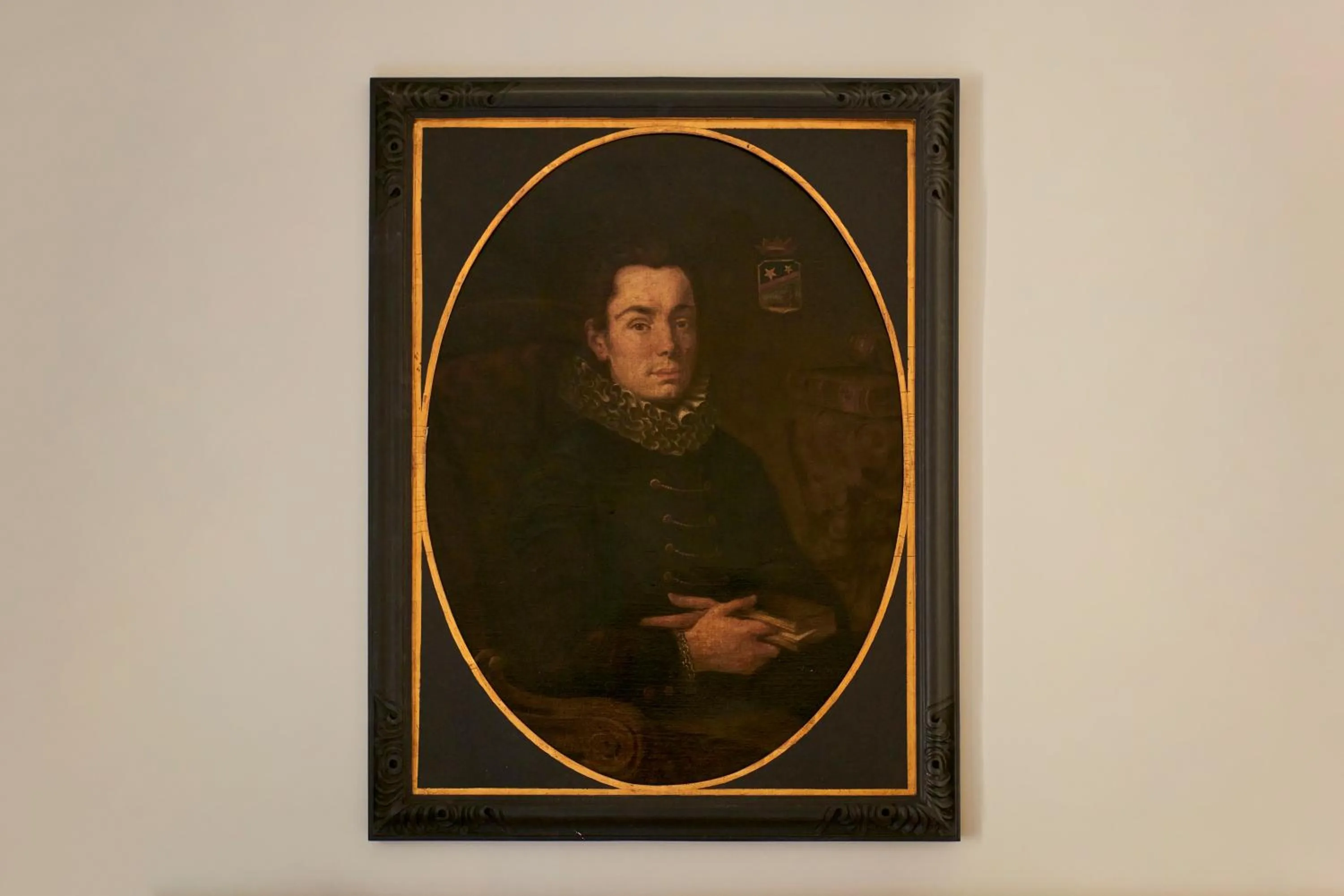 Decorative detail in Crossing Manzoni