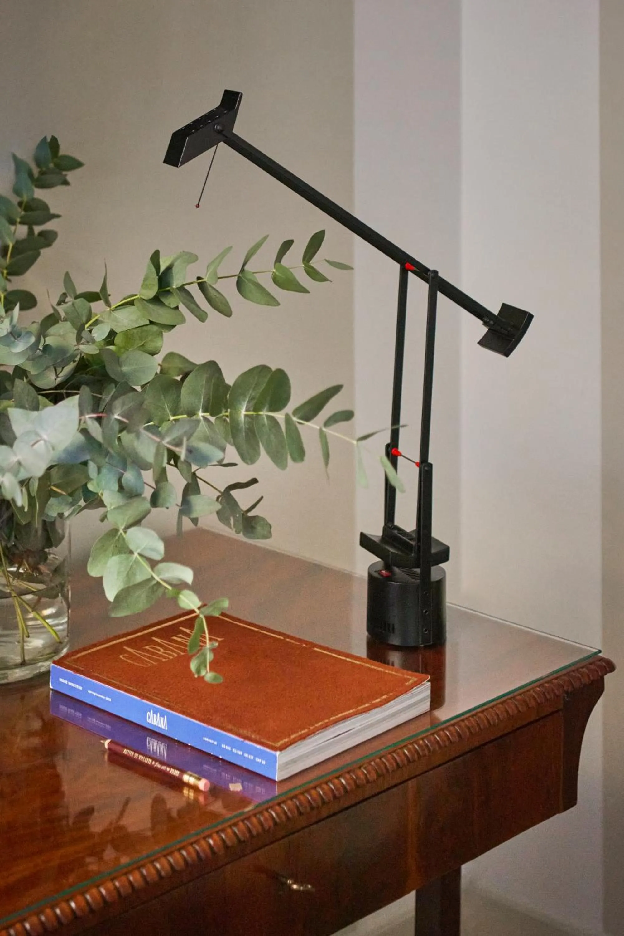 Decorative detail in Crossing Manzoni