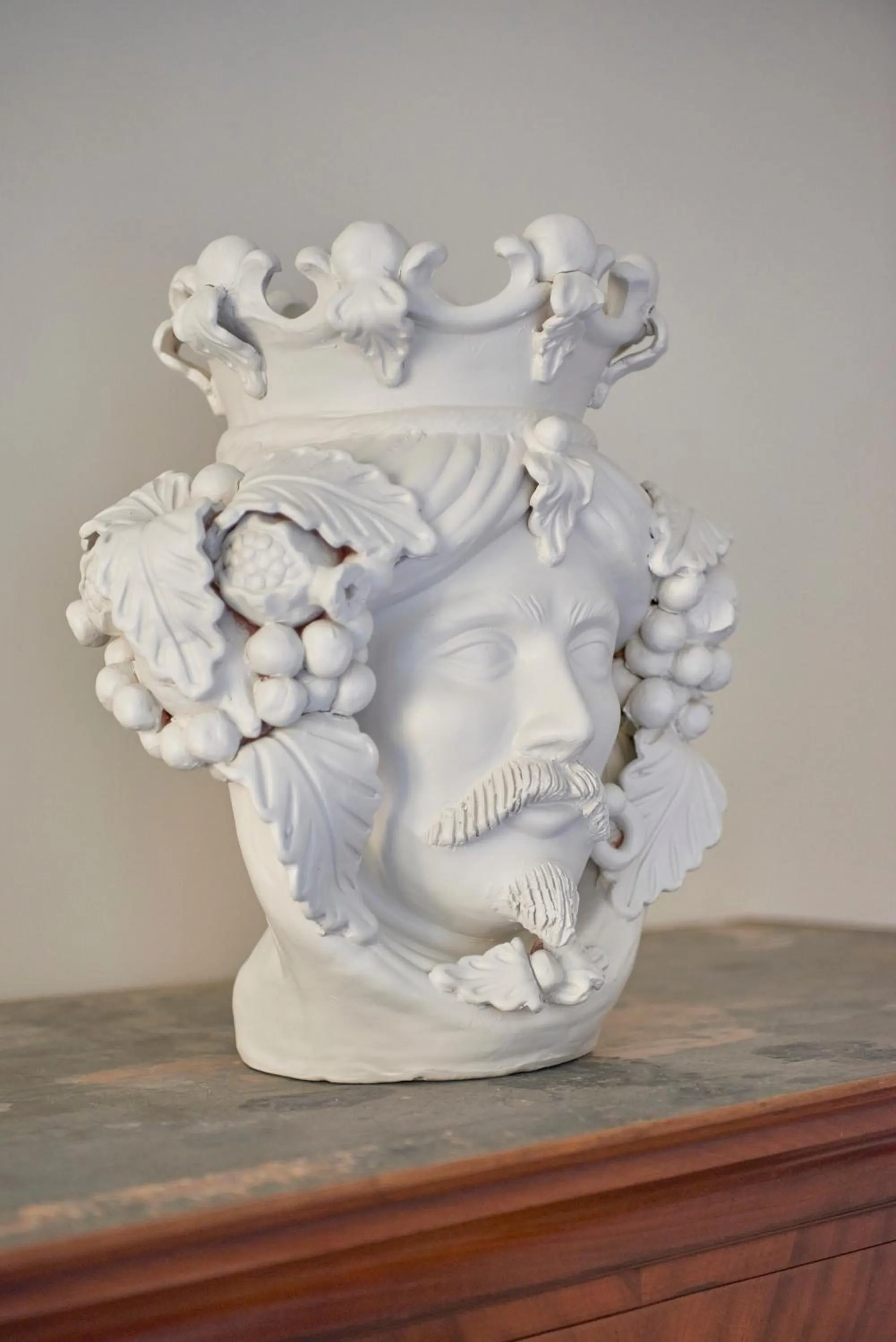 Decorative detail in Crossing Manzoni