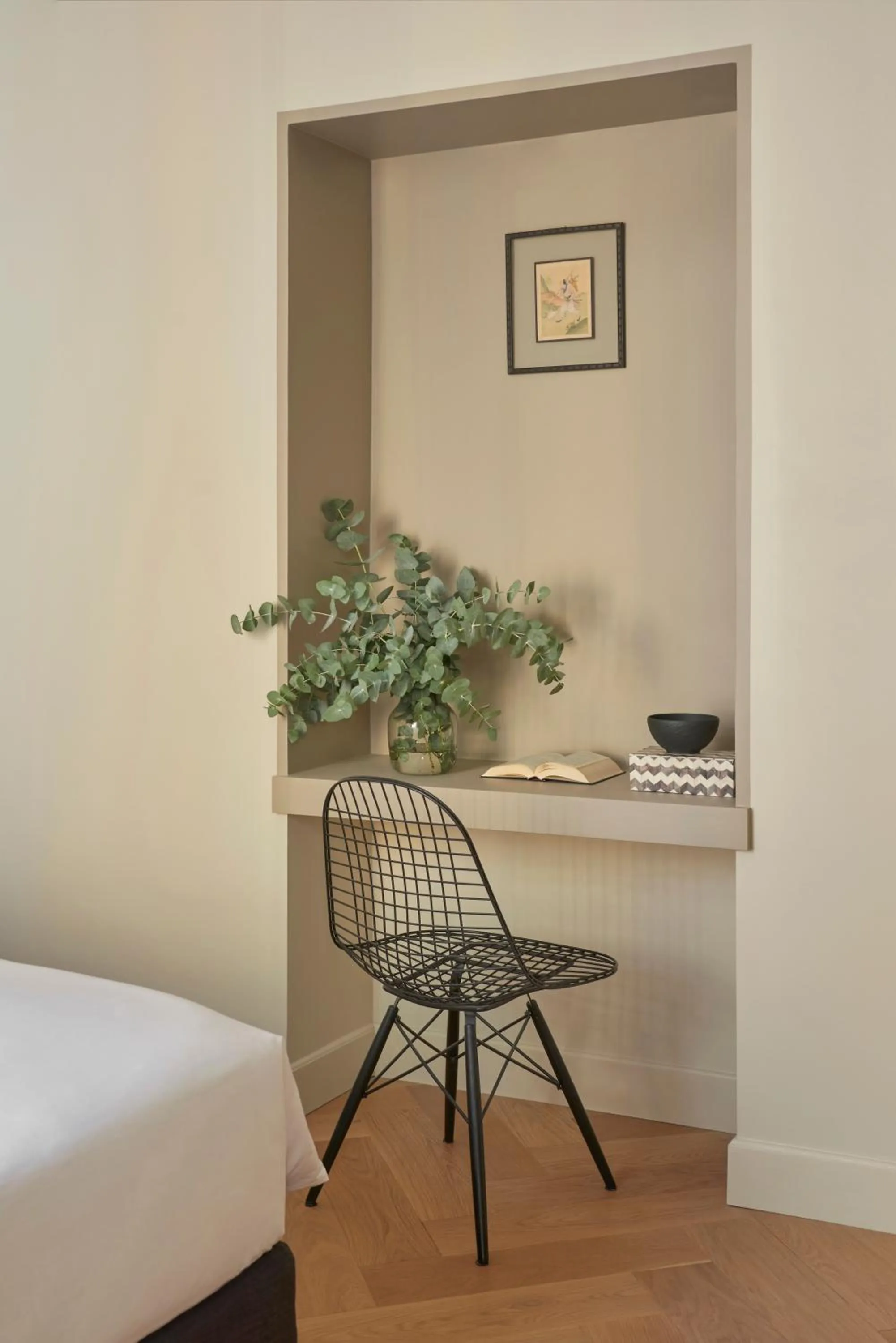 Decorative detail, Bed in Crossing Manzoni