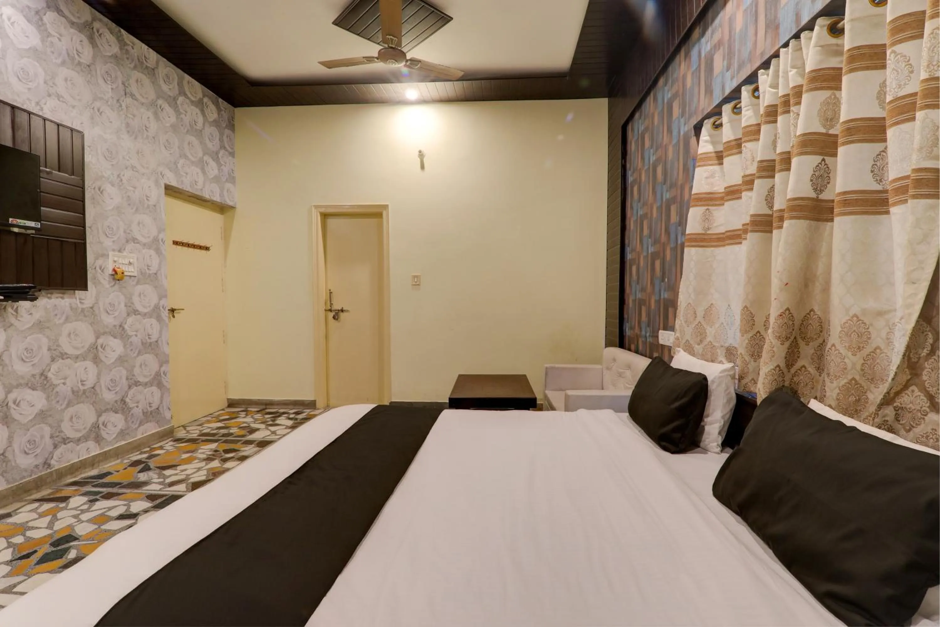 Bedroom, Bed in Hotel O Flagship Adbhut Moment Hotel