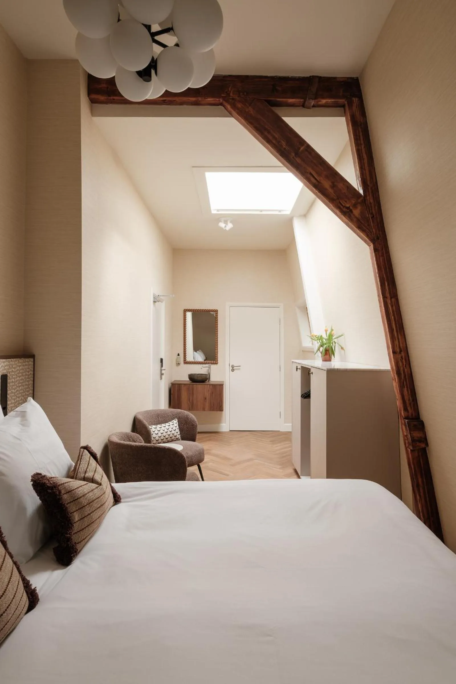 Bed in Parklane Hotel