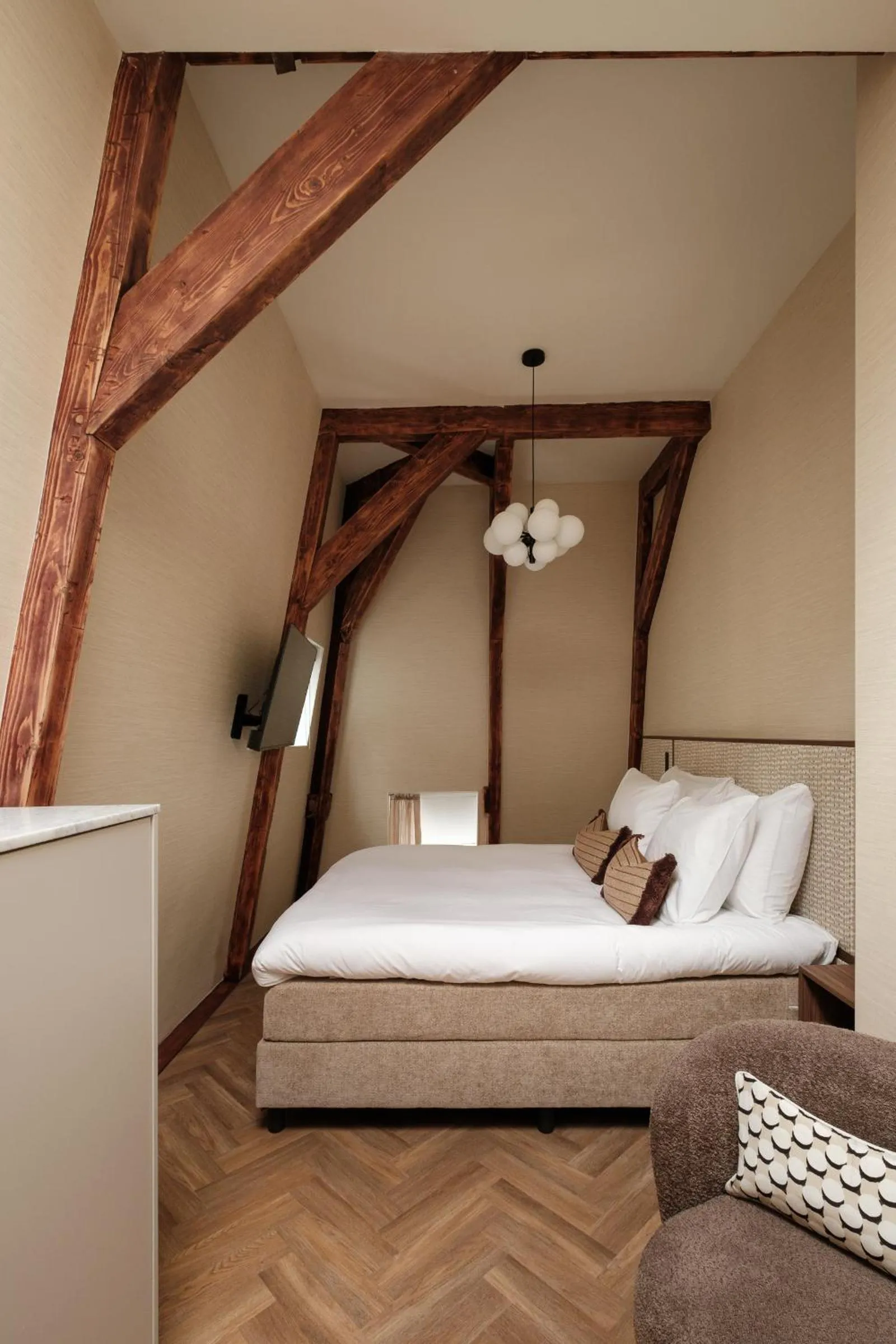 Bed in Parklane Hotel