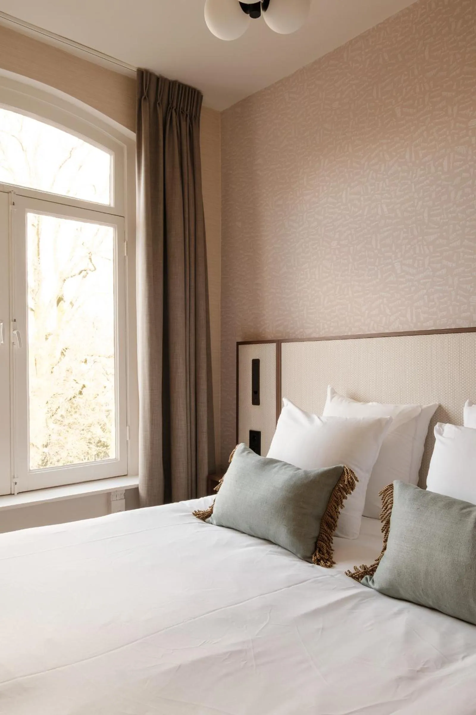 Bed in Parklane Hotel