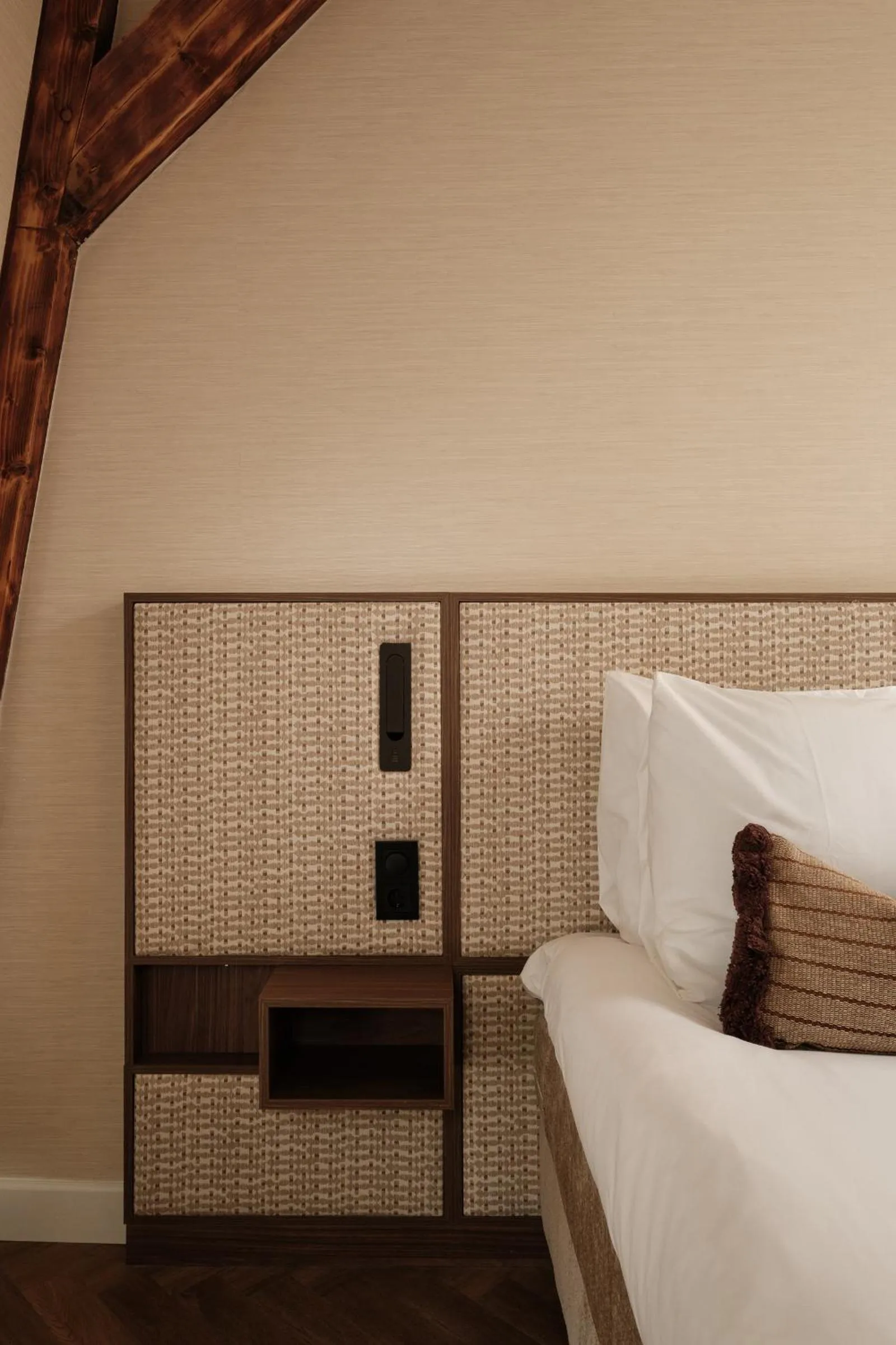 Bed in Parklane Hotel