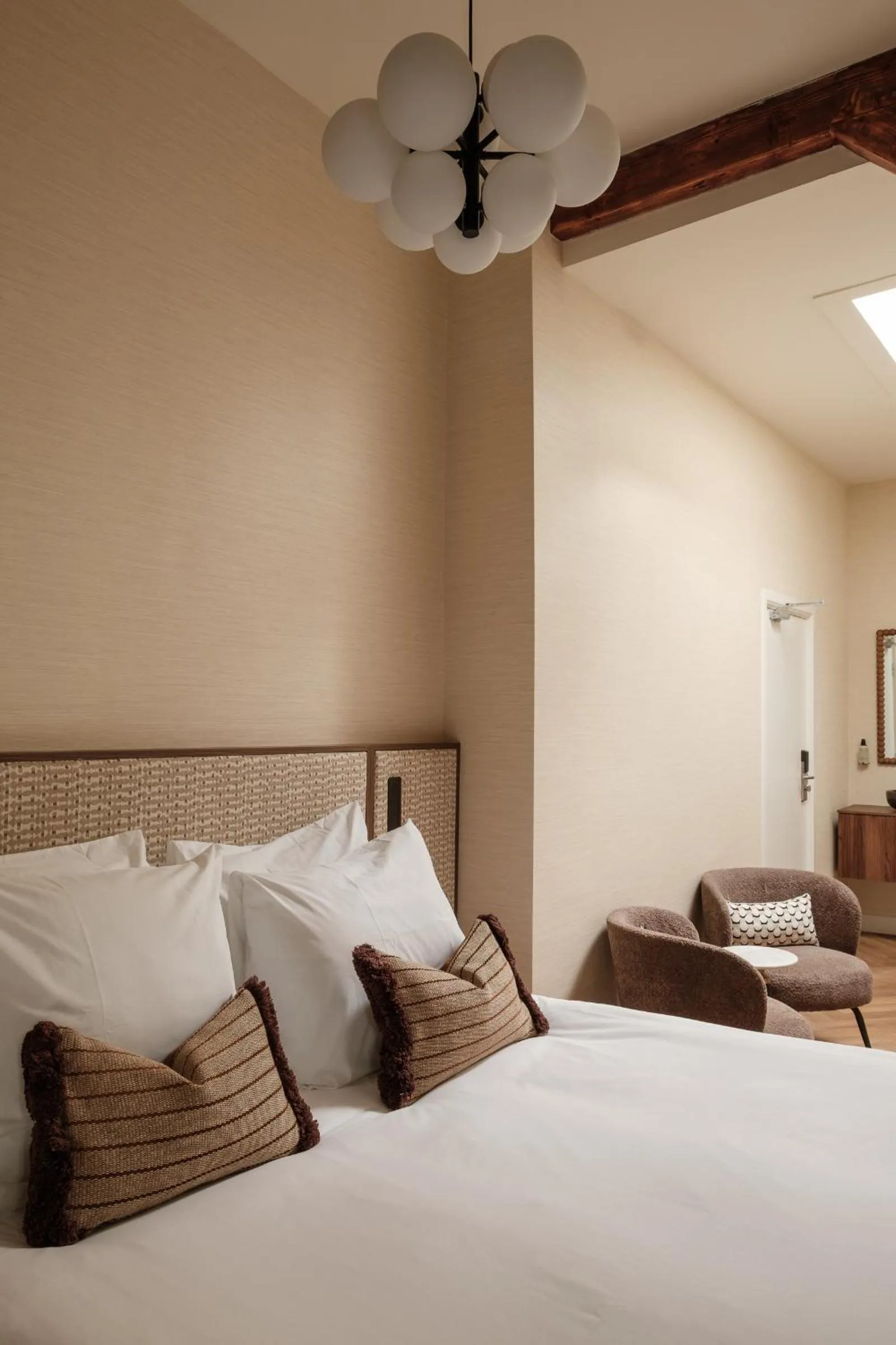 Bed in Parklane Hotel