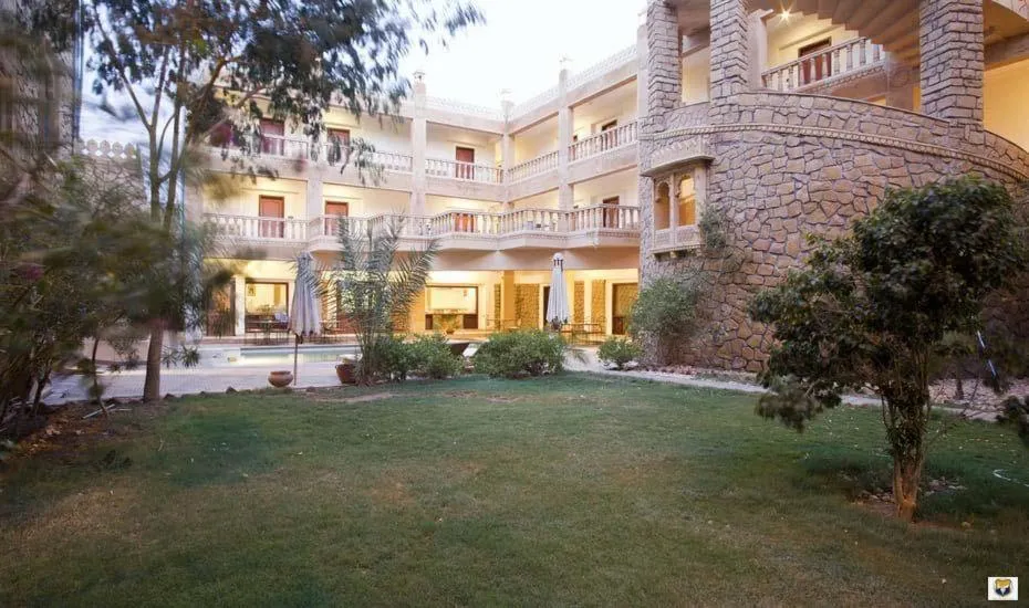 Garden in Hotel Deoki Niwas Palace