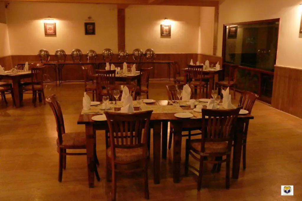 Restaurant/places to eat in Hotel Deoki Niwas Palace