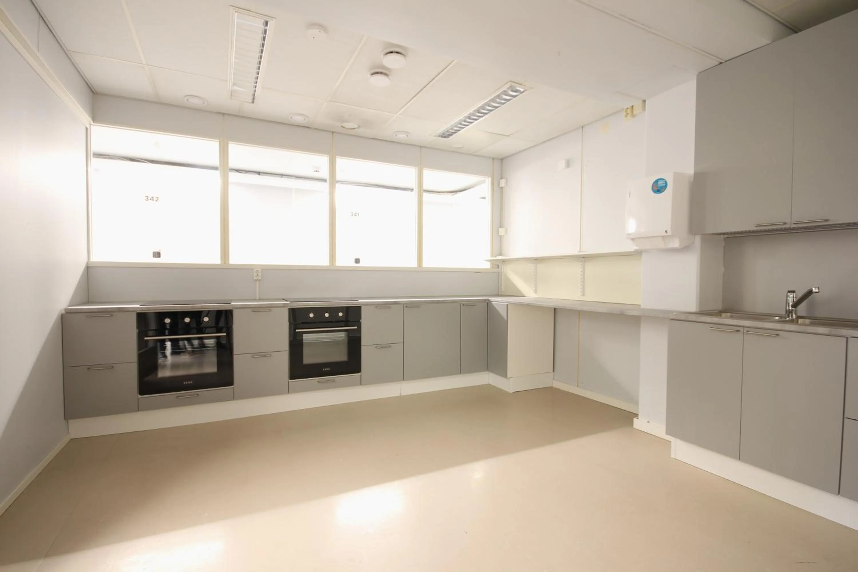 Kitchen or kitchenette in Forenom Hostel Espoo Kilo