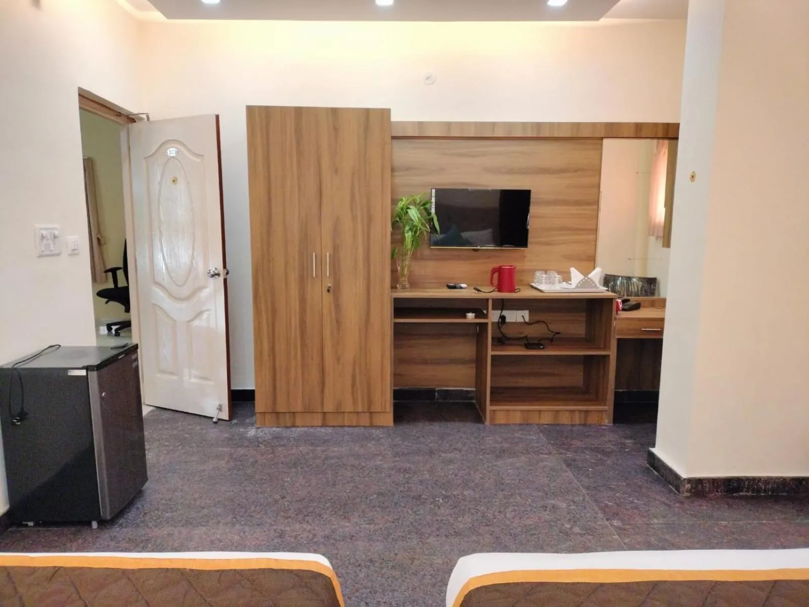 Communal lounge/ TV room in Otel Feel Comfort