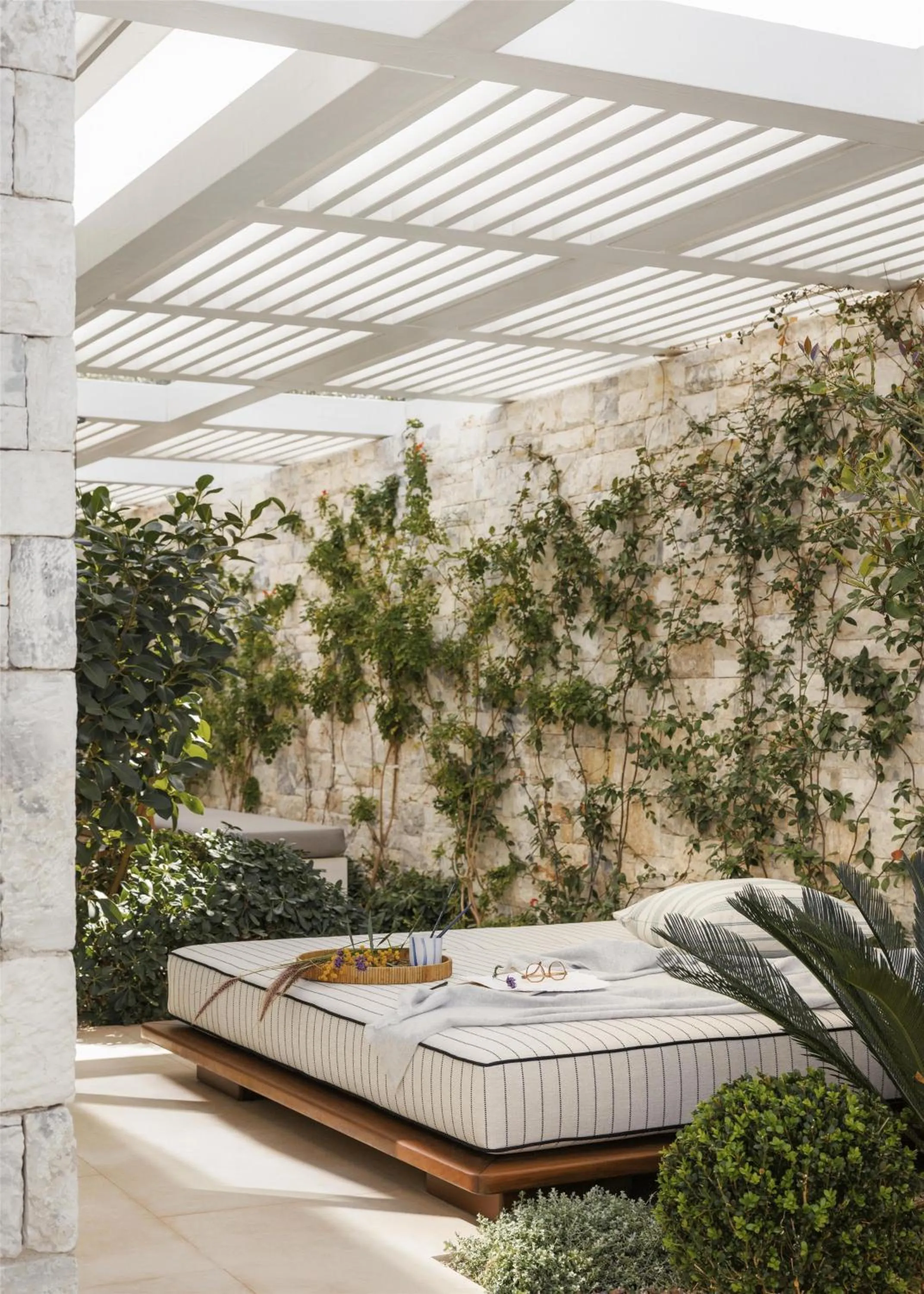 Property building, Bed in One&Only Aesthesis, Athens