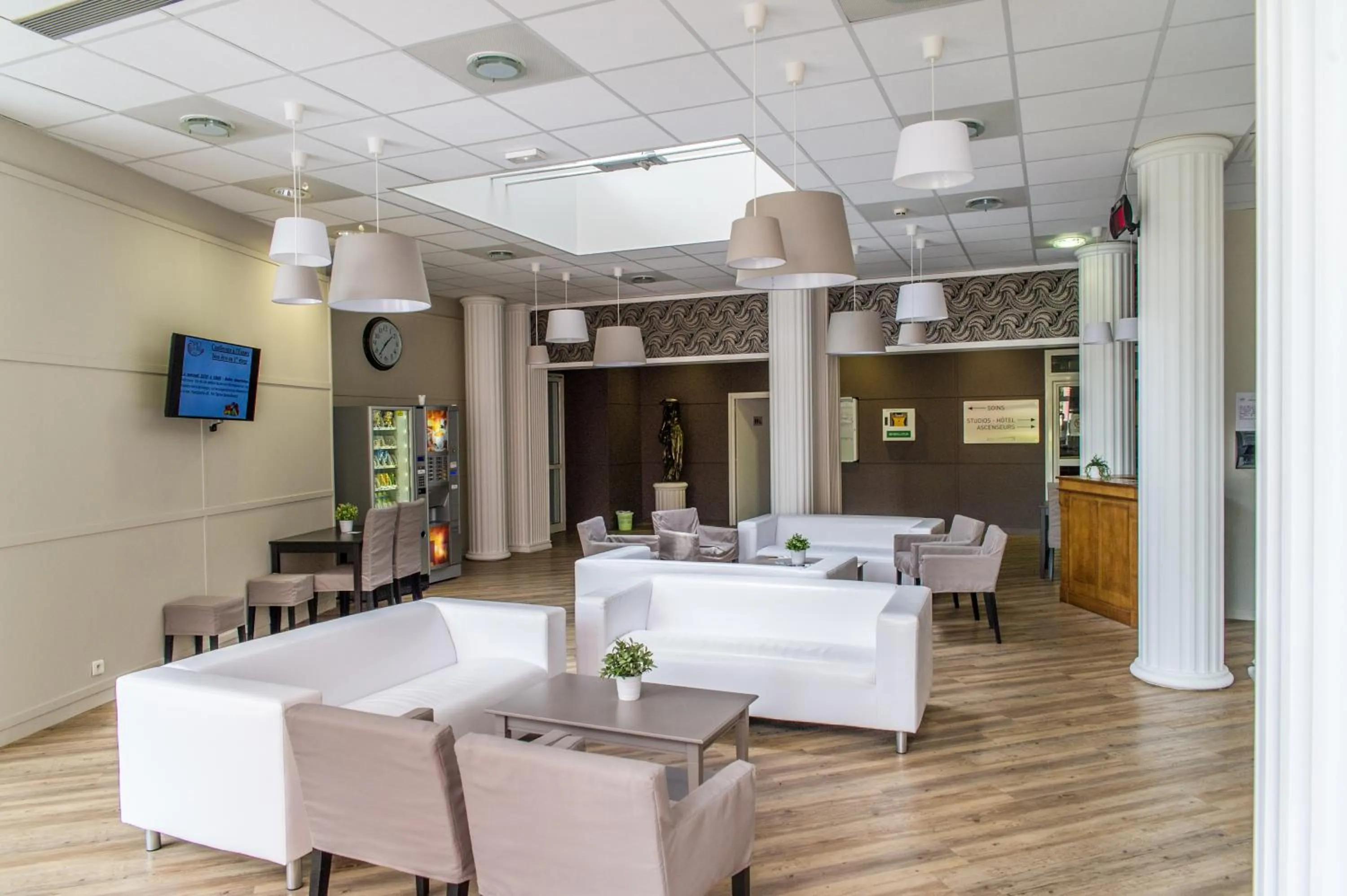 Lobby or reception in Hôtel Les Sources