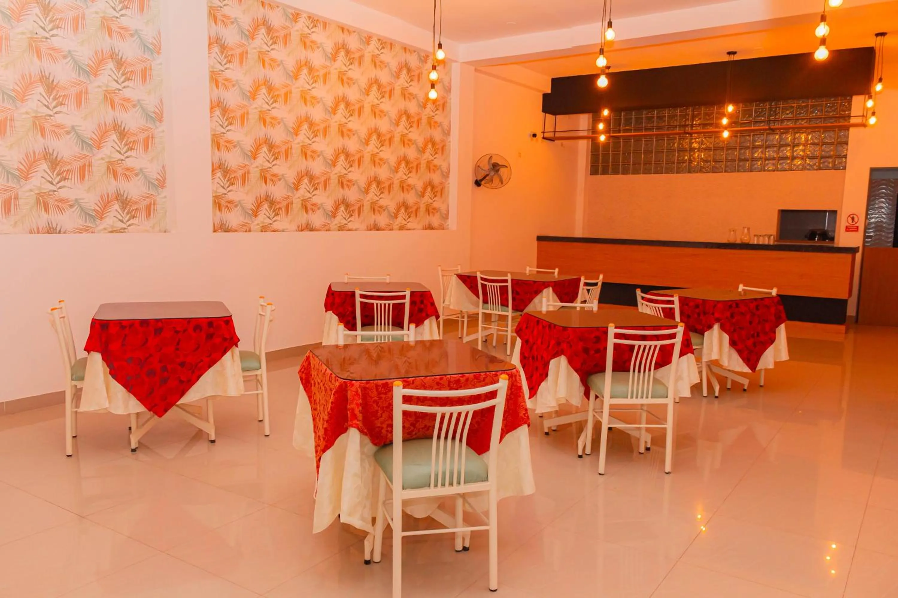 Restaurant/places to eat in Hotel Presidencial