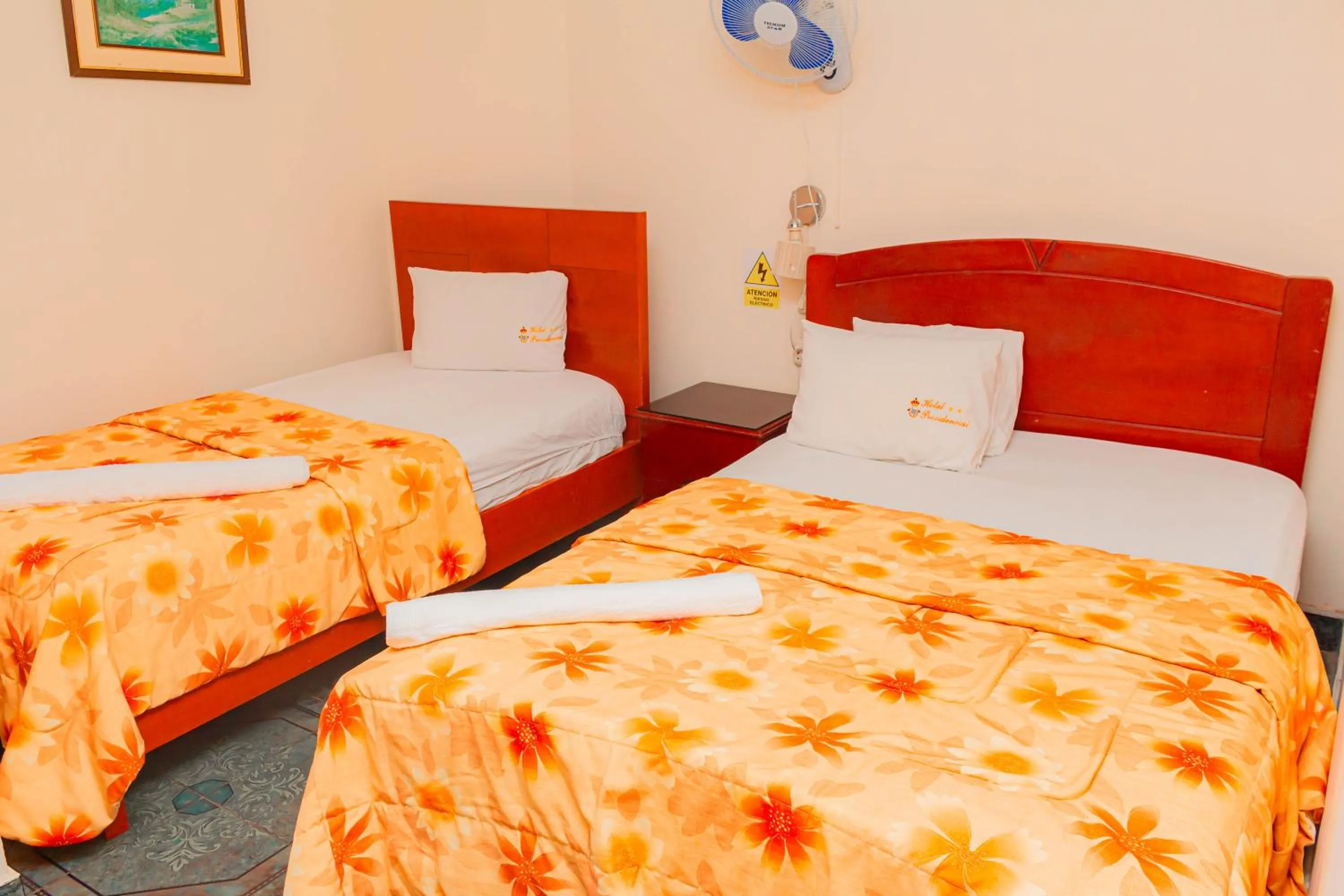 Photo of the whole room, Bed in Hotel Presidencial