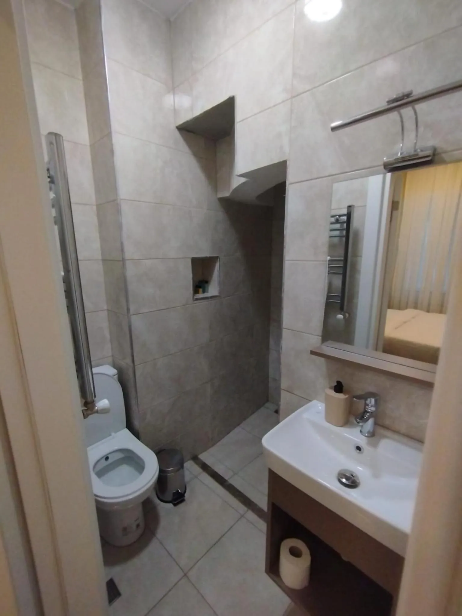 Shower in Taksim Nacre 360 Suit