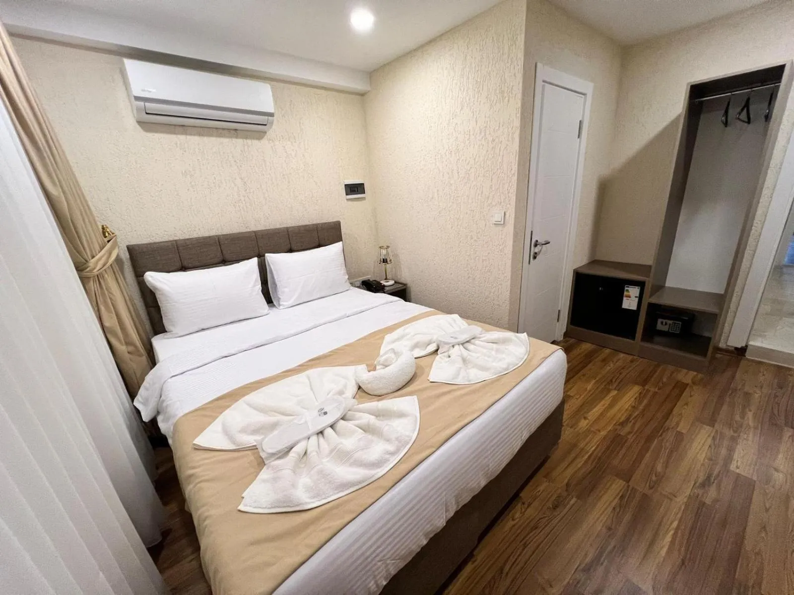 Bed in Taksim Nacre 360 Suit