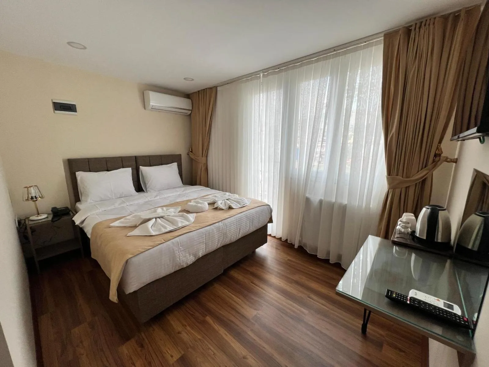 Photo of the whole room, Bed in Taksim Nacre 360 Suit
