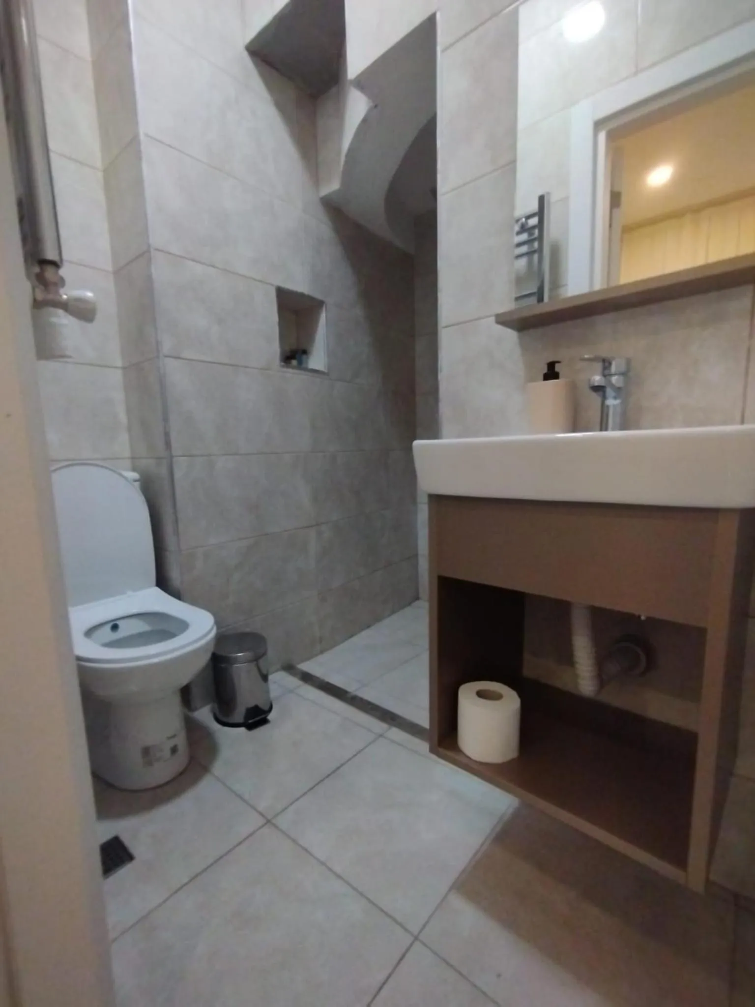 Shower in Taksim Nacre 360 Suit