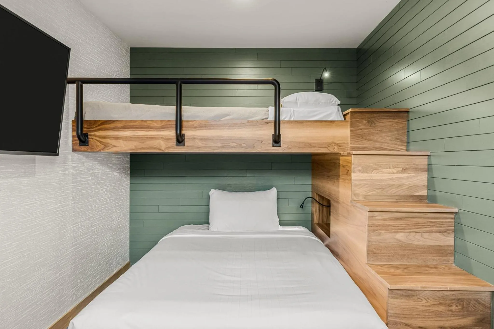 bunk bed, Bed in Hotel Canoe and Suites