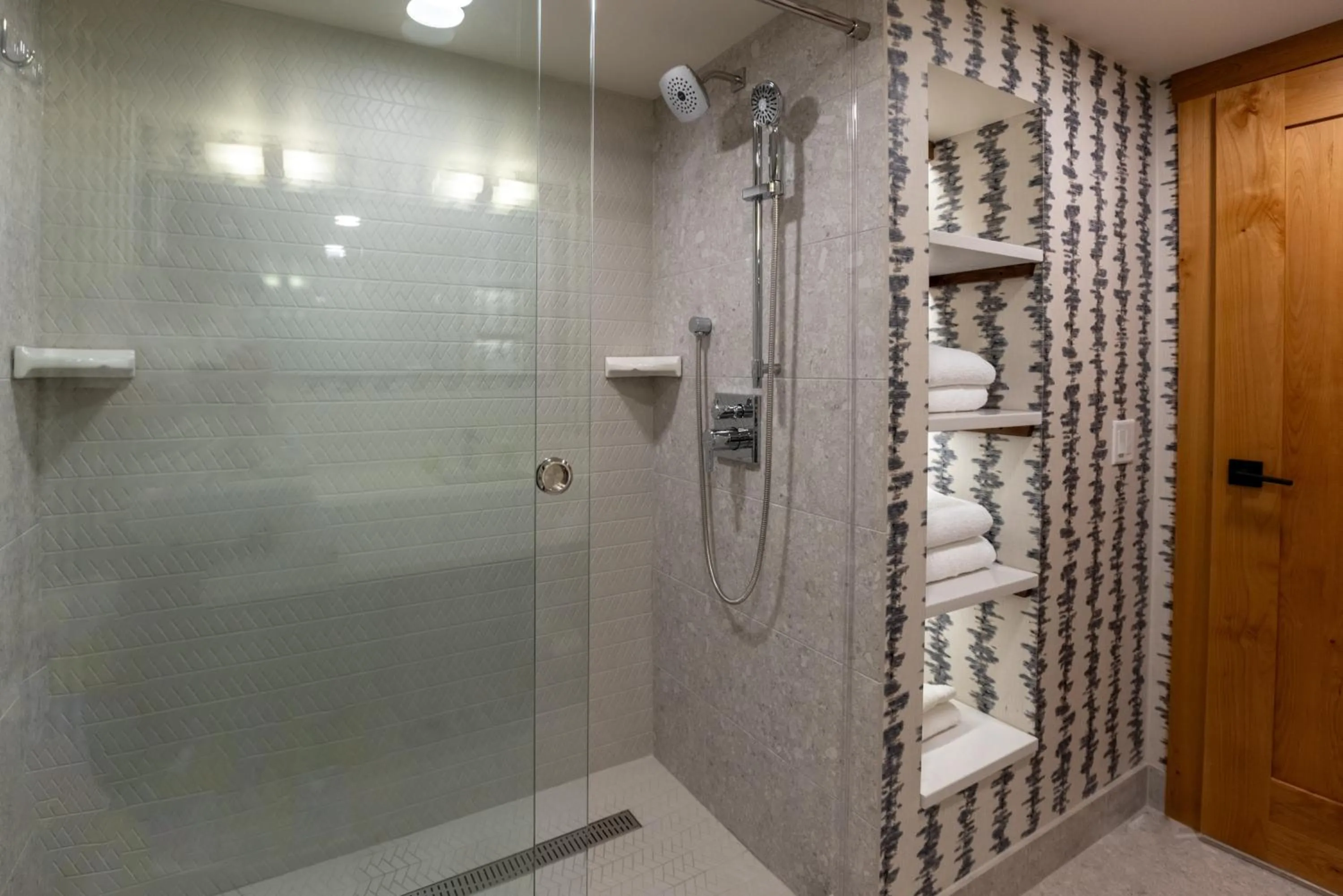 Shower in Hotel Canoe and Suites