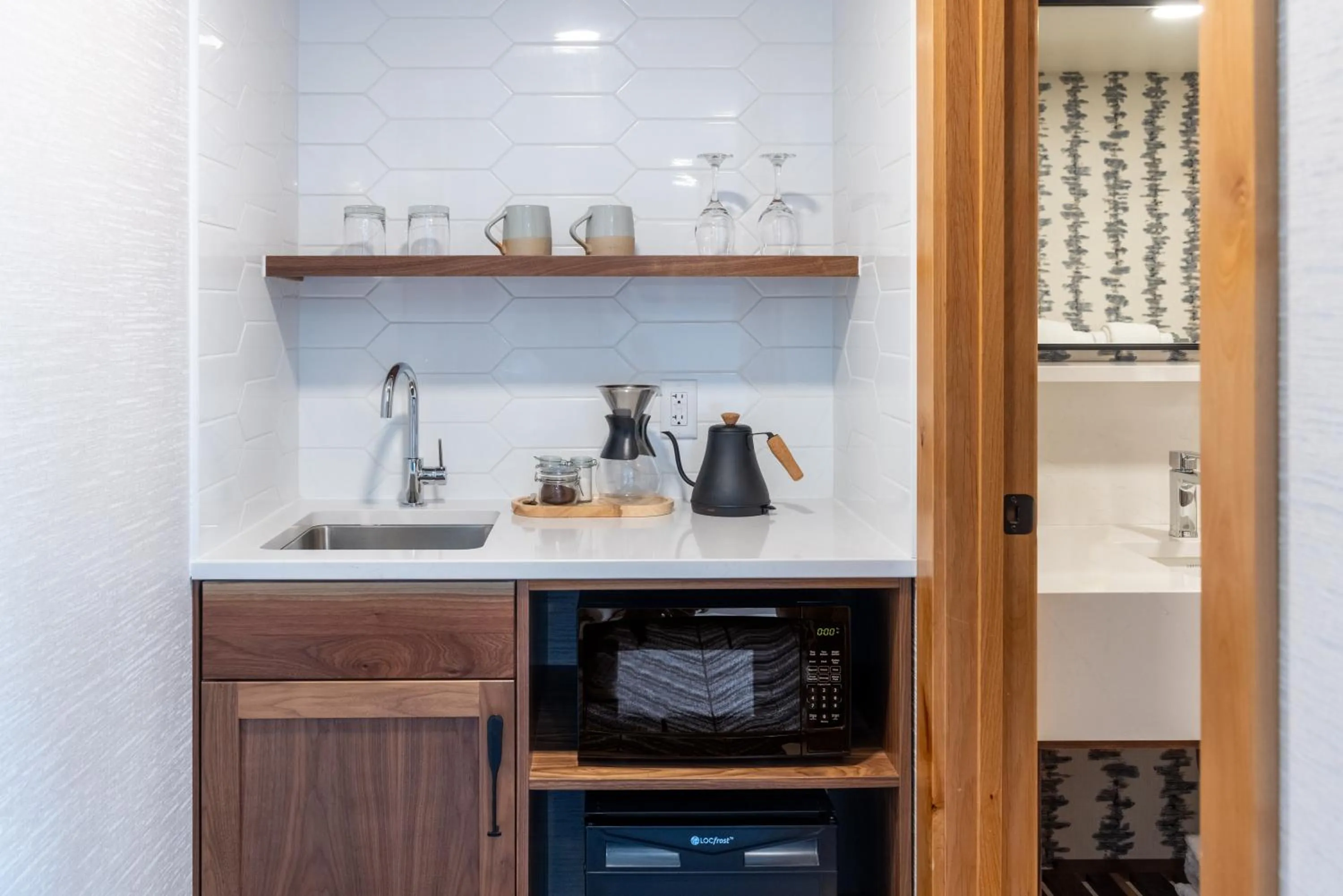 Kitchen or kitchenette in Hotel Canoe and Suites