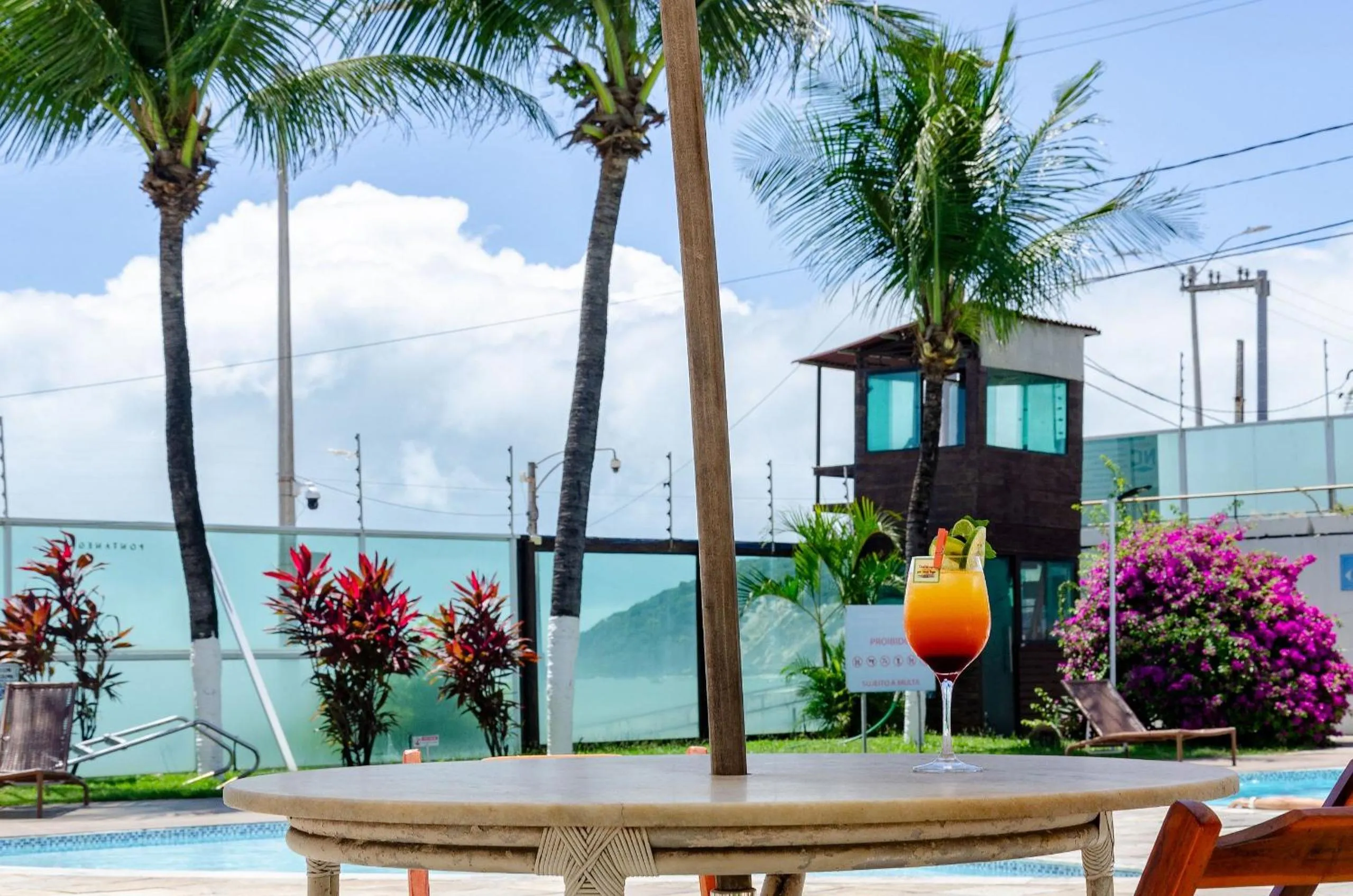 Patio in Suíte PÉ NA AREIA com PISCINA, WIFI e ESTACIONAMENTO em PONTA NEGRA