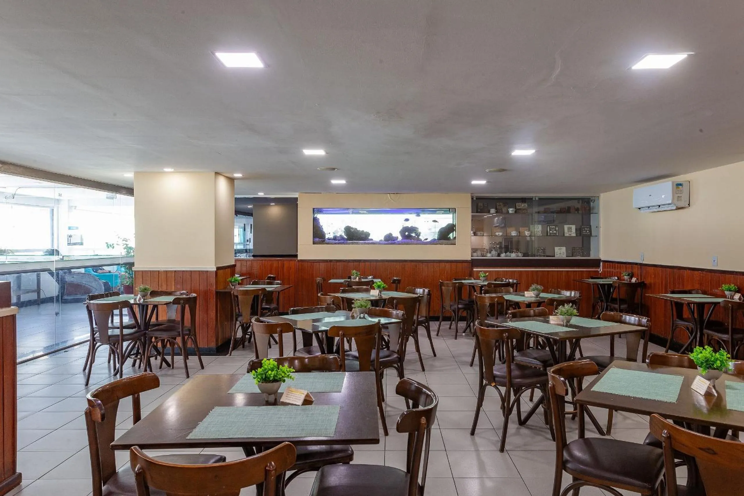 Restaurant/places to eat in Suíte PÉ NA AREIA com PISCINA, WIFI e ESTACIONAMENTO em PONTA NEGRA