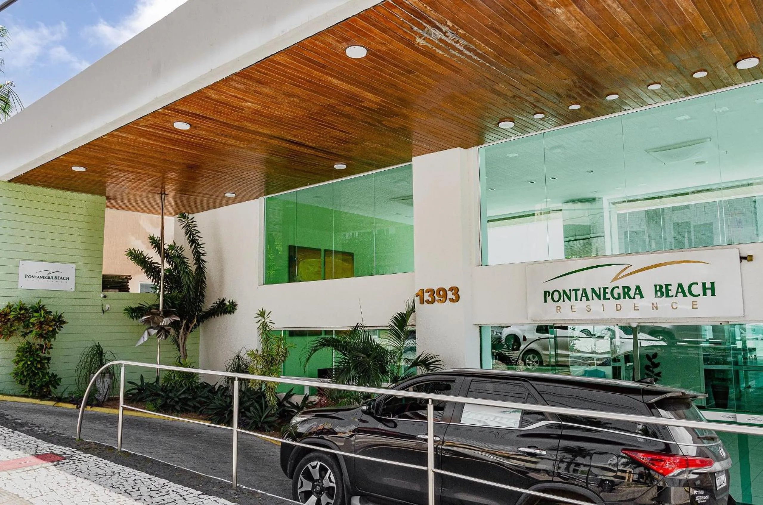 Facade/entrance in Suíte PÉ NA AREIA com PISCINA, WIFI e ESTACIONAMENTO em PONTA NEGRA