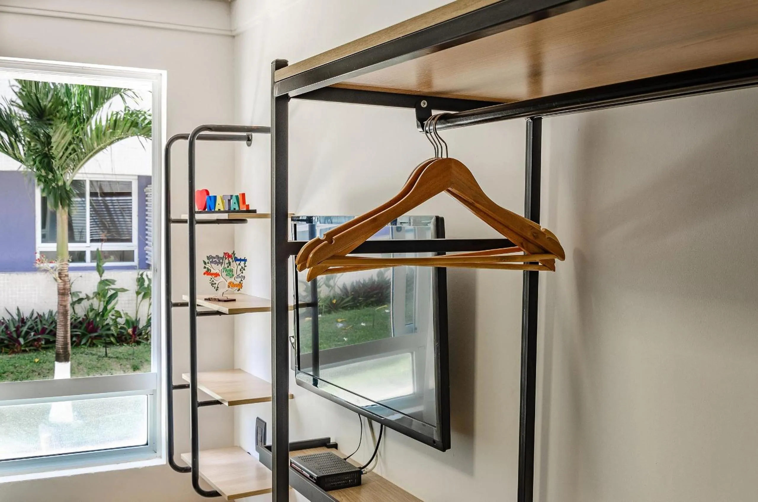 Decorative detail in Suíte PÉ NA AREIA com PISCINA, WIFI e ESTACIONAMENTO em PONTA NEGRA