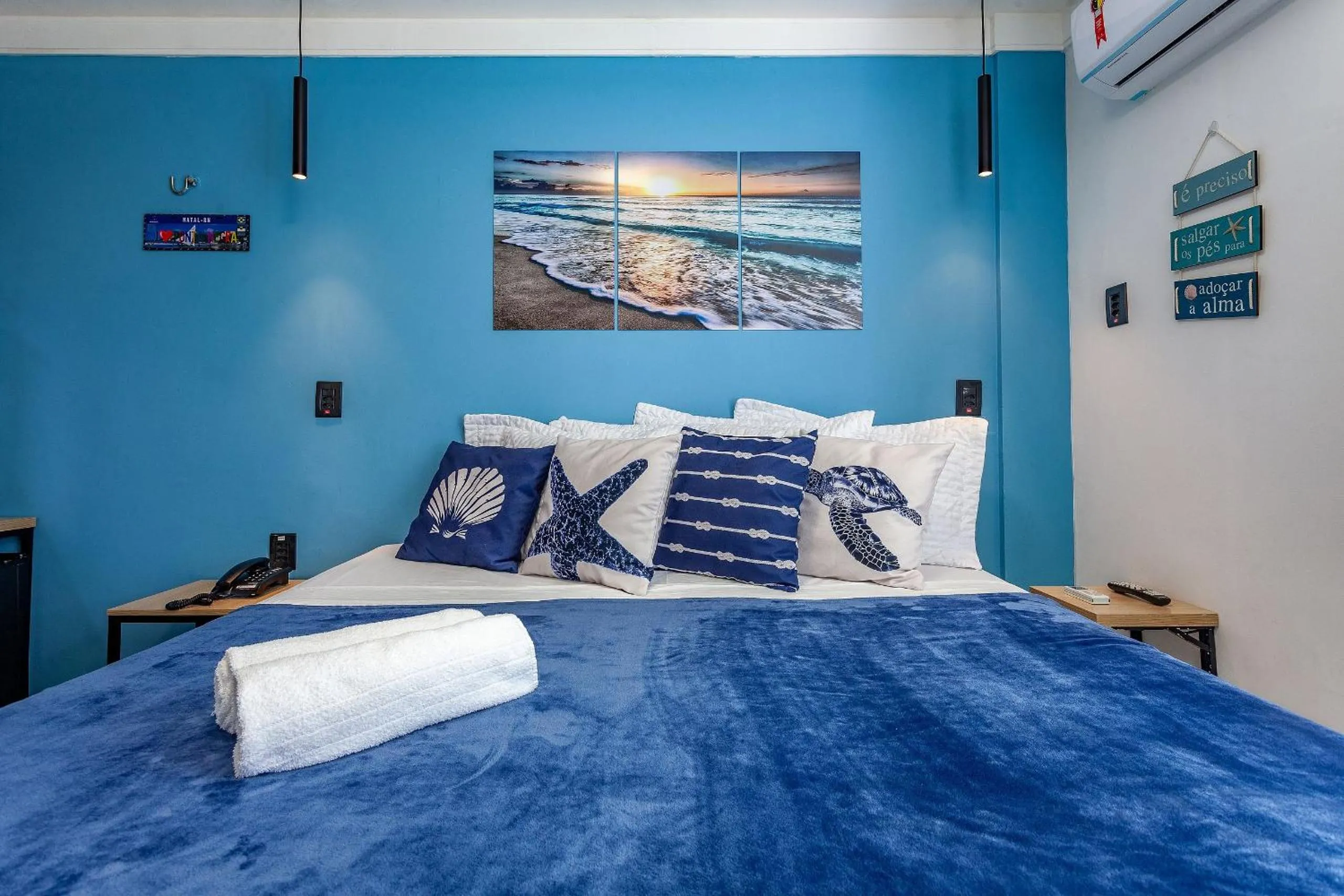 Decorative detail, Bed in Suíte PÉ NA AREIA com PISCINA, WIFI e ESTACIONAMENTO em PONTA NEGRA