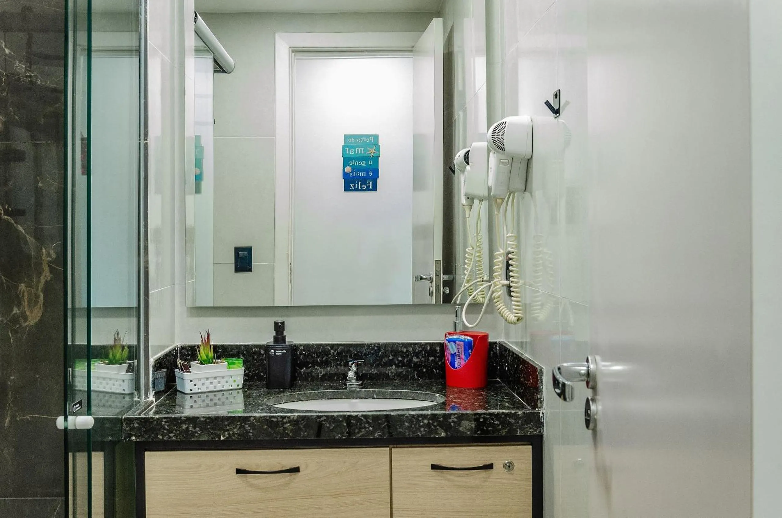 Toilet in Suíte PÉ NA AREIA com PISCINA, WIFI e ESTACIONAMENTO em PONTA NEGRA