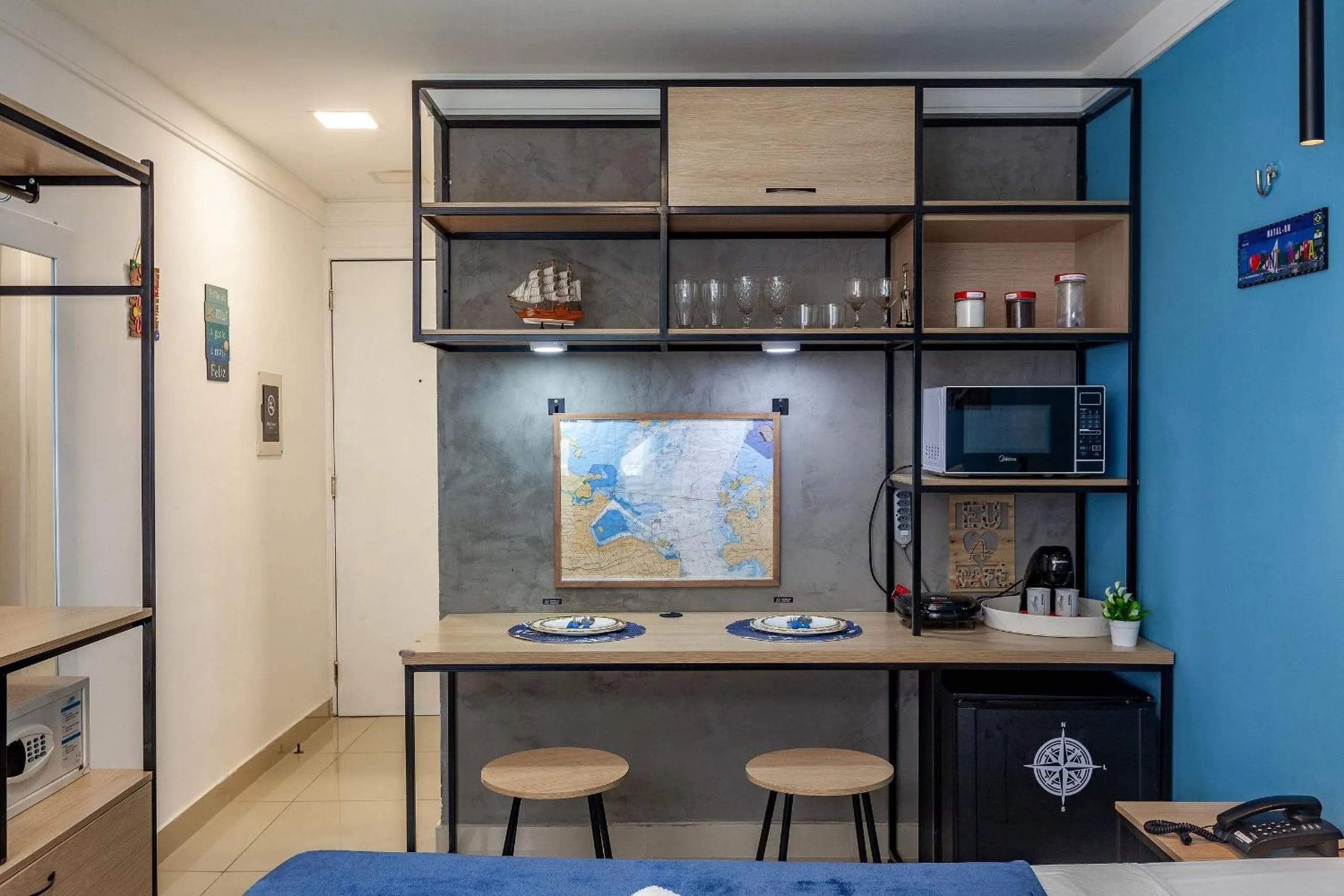 Coffee/tea facilities in Suíte PÉ NA AREIA com PISCINA, WIFI e ESTACIONAMENTO em PONTA NEGRA