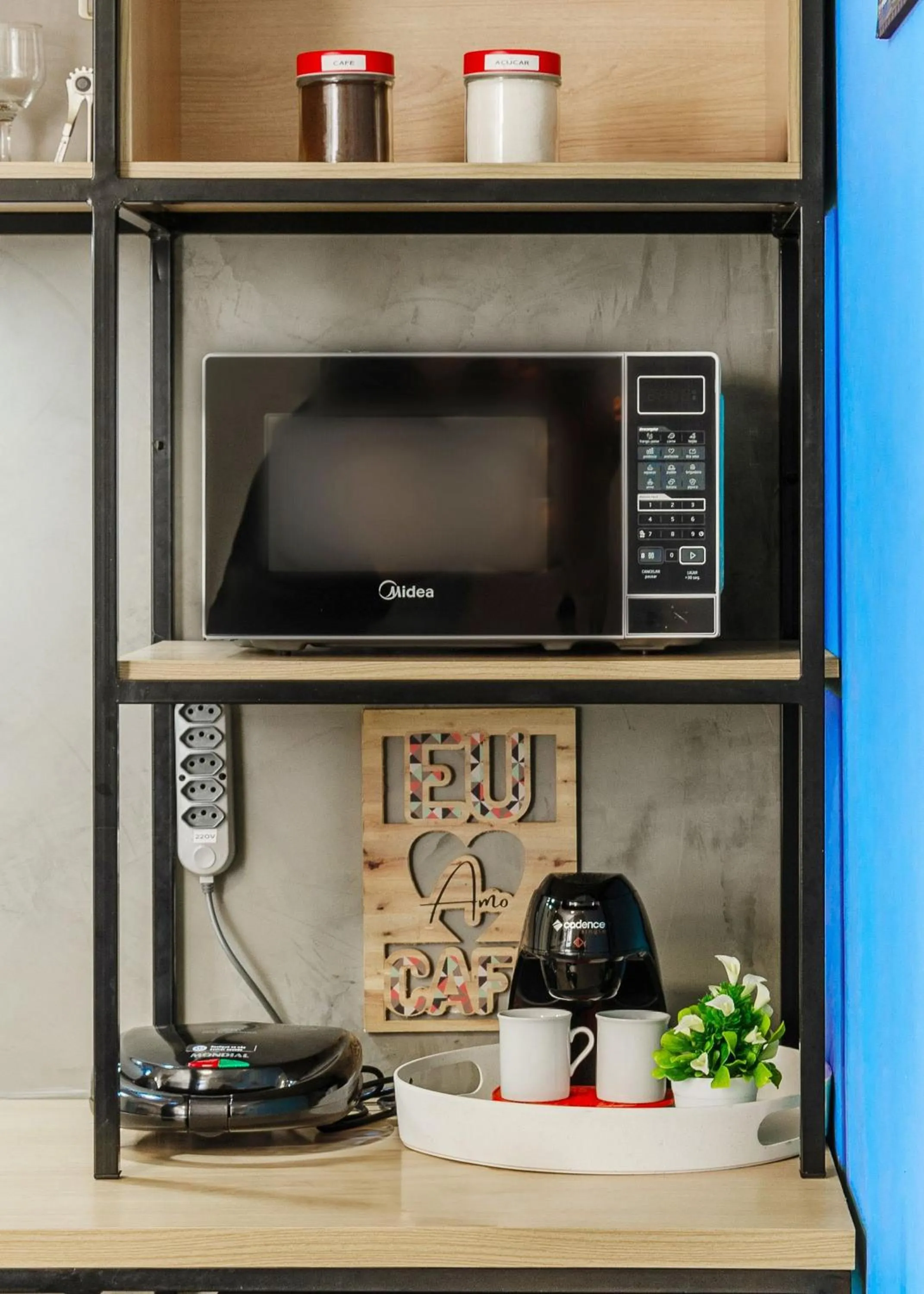 Coffee/tea facilities in Suíte PÉ NA AREIA com PISCINA, WIFI e ESTACIONAMENTO em PONTA NEGRA