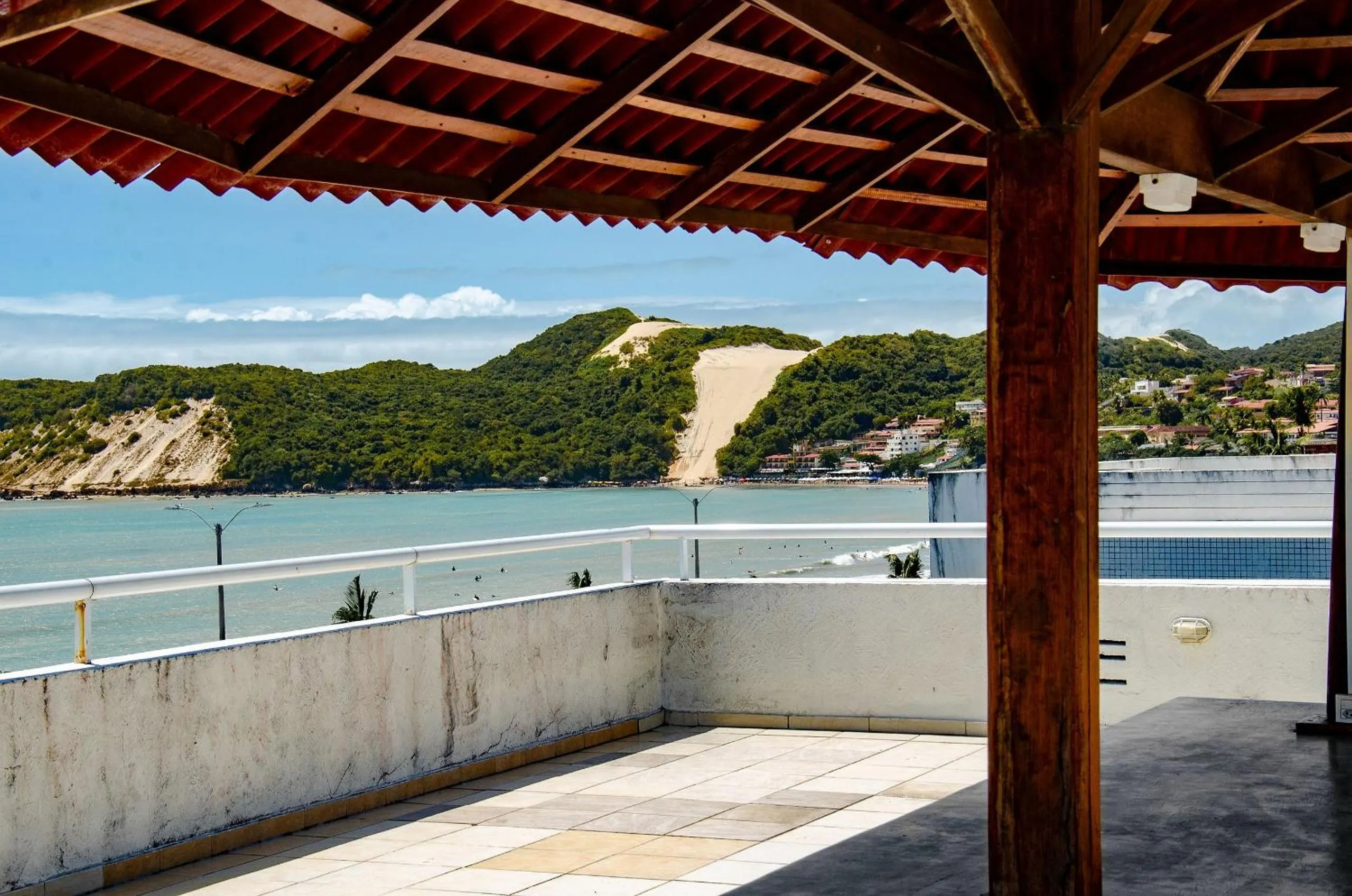 Patio in Suíte PÉ NA AREIA com PISCINA, WIFI e ESTACIONAMENTO em PONTA NEGRA