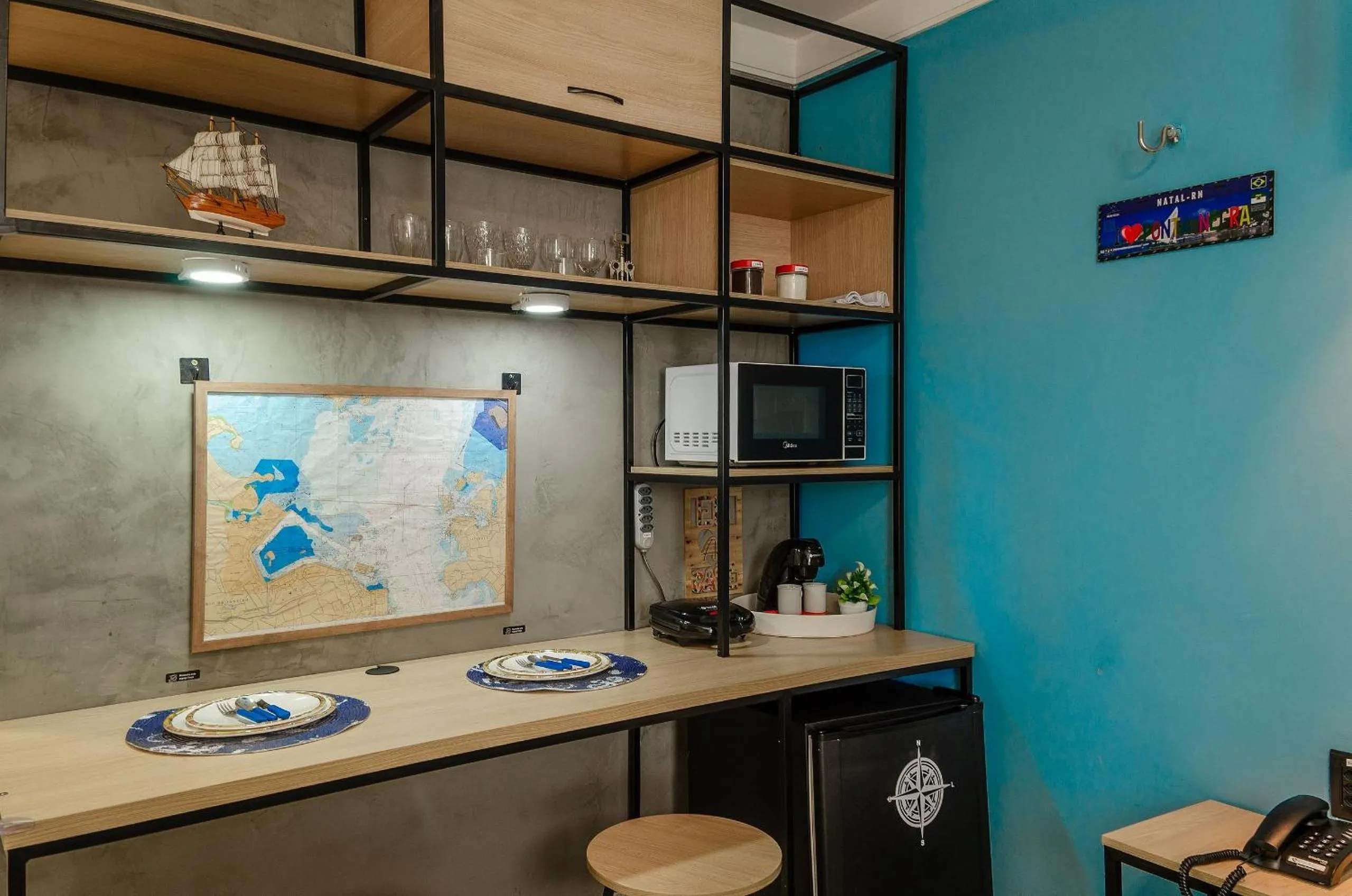 Coffee/tea facilities in Suíte PÉ NA AREIA com PISCINA, WIFI e ESTACIONAMENTO em PONTA NEGRA