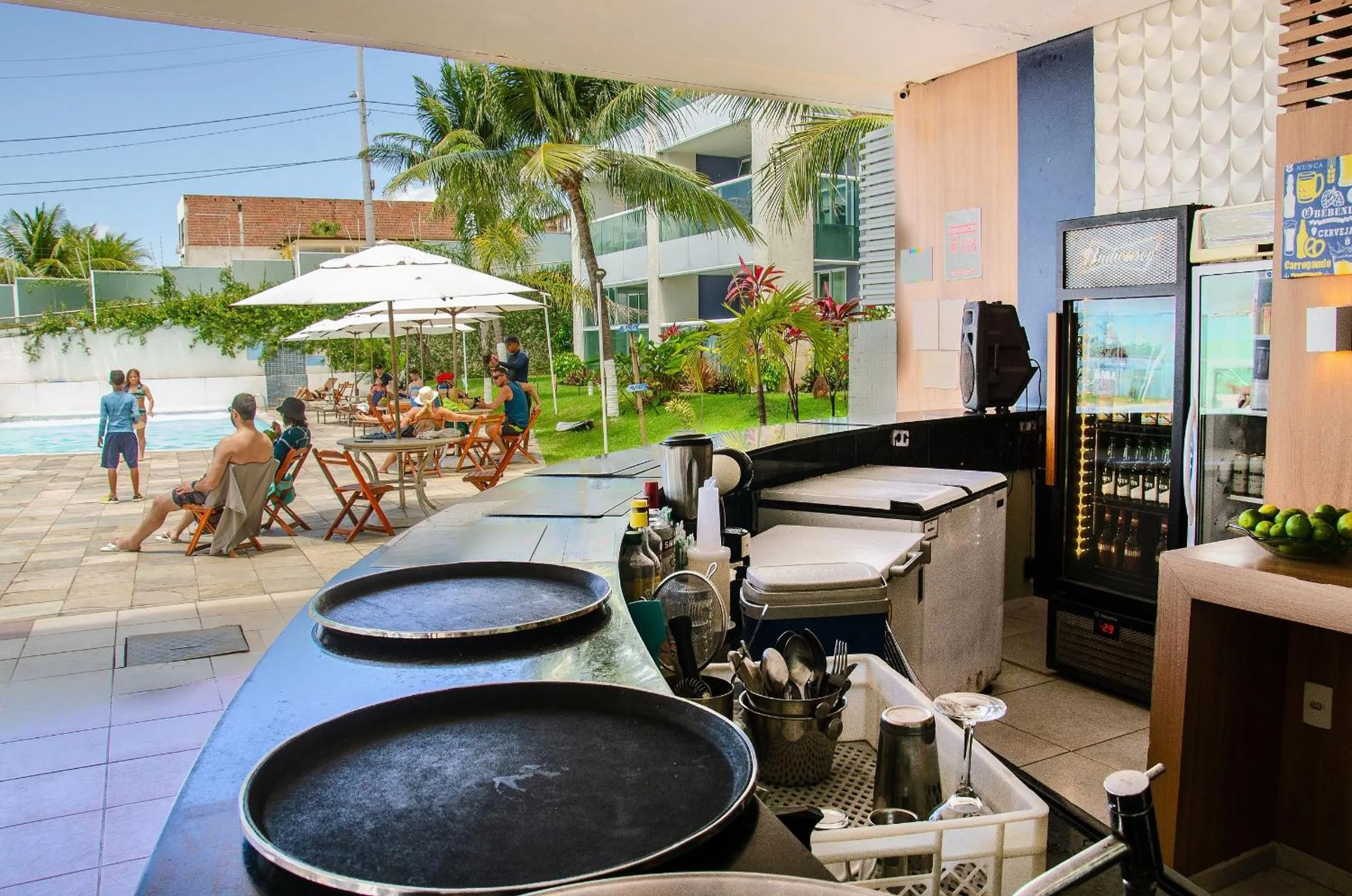 Restaurant/places to eat in Suíte PÉ NA AREIA com PISCINA, WIFI e ESTACIONAMENTO em PONTA NEGRA