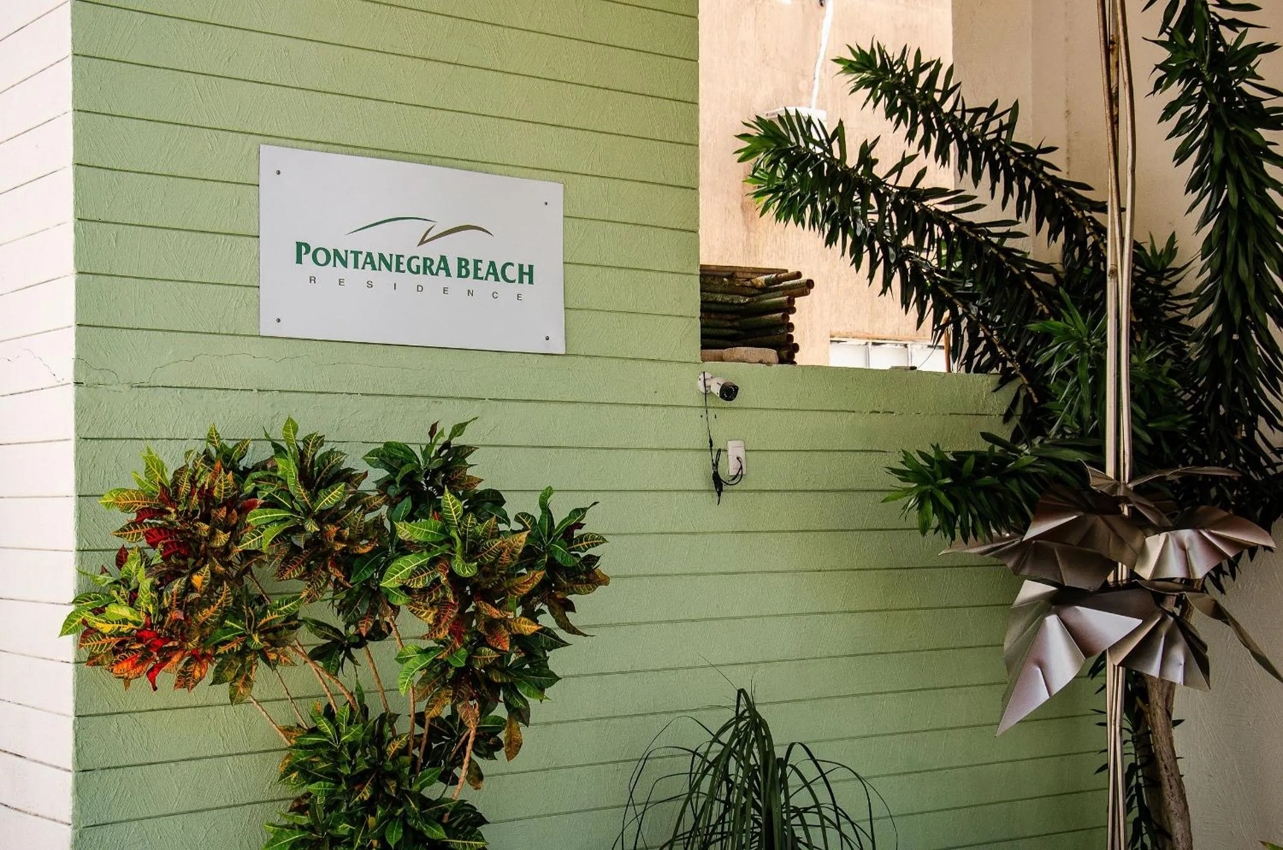 Property logo or sign in Suíte PÉ NA AREIA com PISCINA, WIFI e ESTACIONAMENTO em PONTA NEGRA