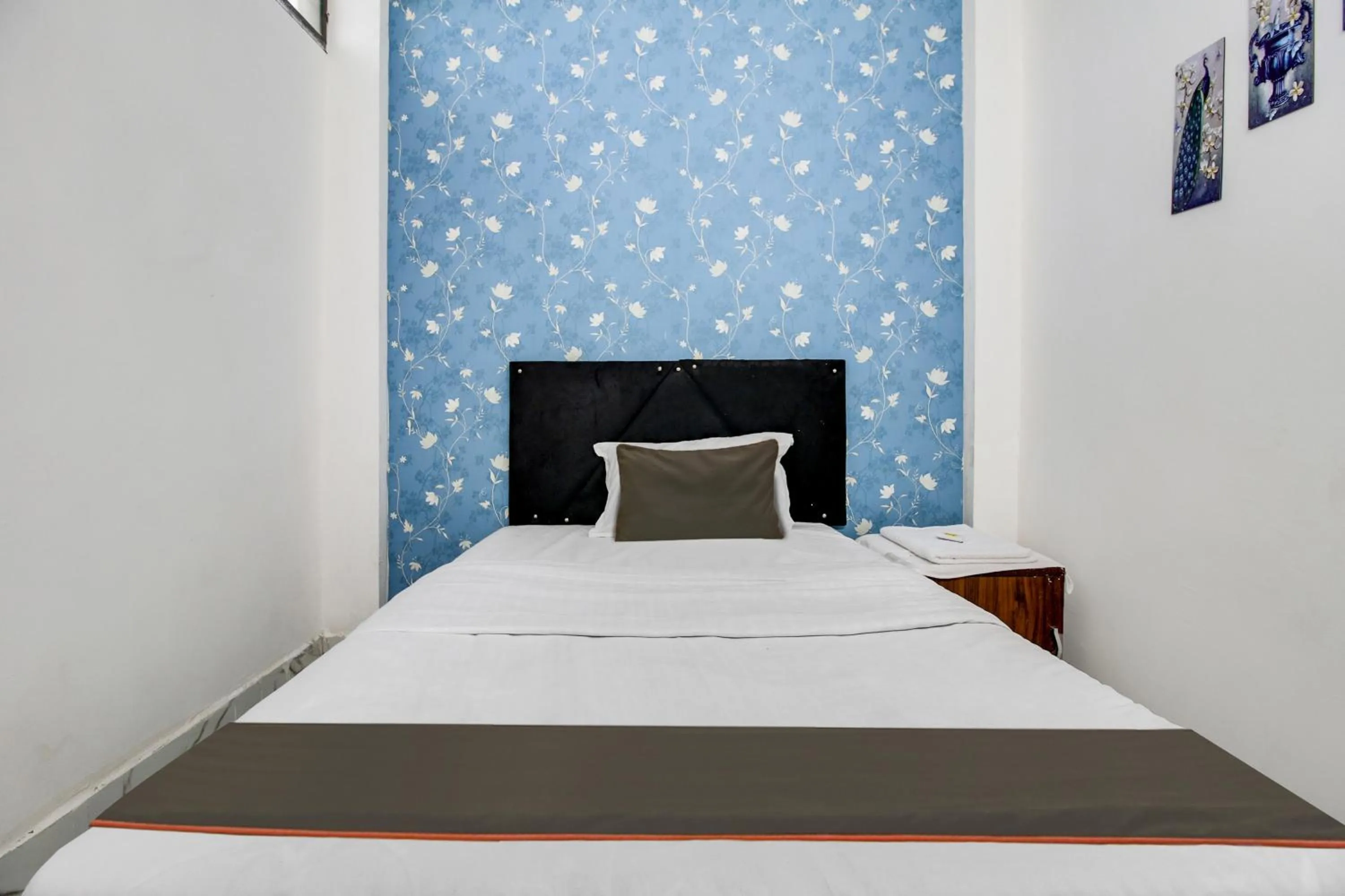 Bedroom in Hotel O by OYO Sawariya Regency