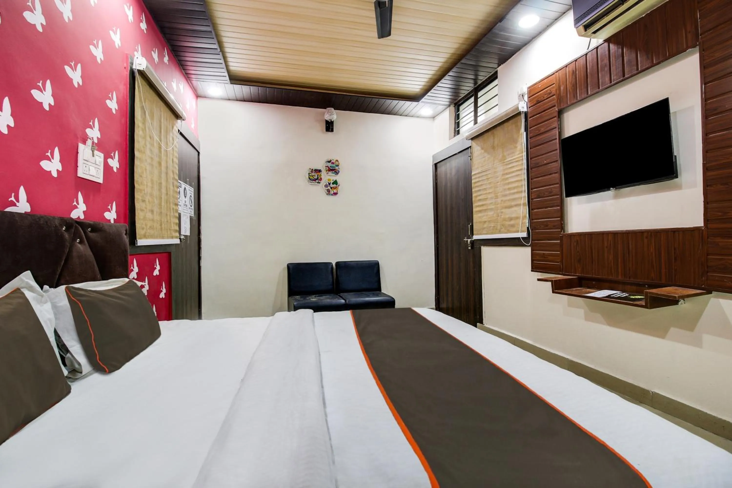 Bedroom in Hotel O by OYO Sawariya Regency