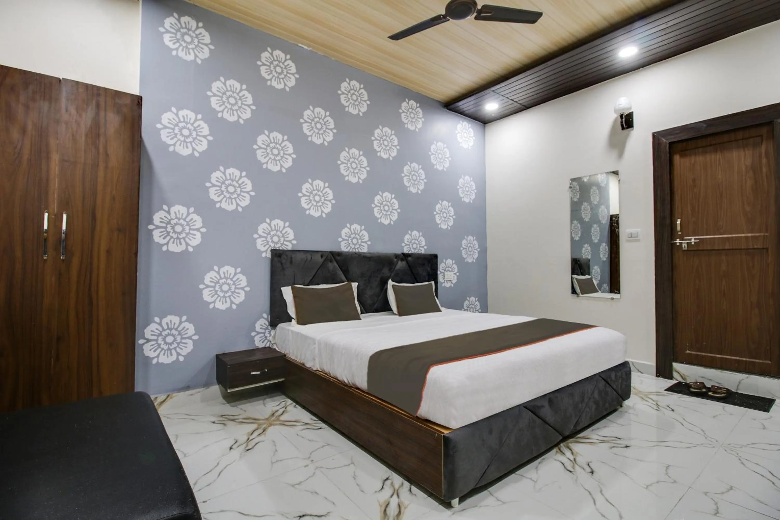 Bedroom in Hotel O by OYO Sawariya Regency